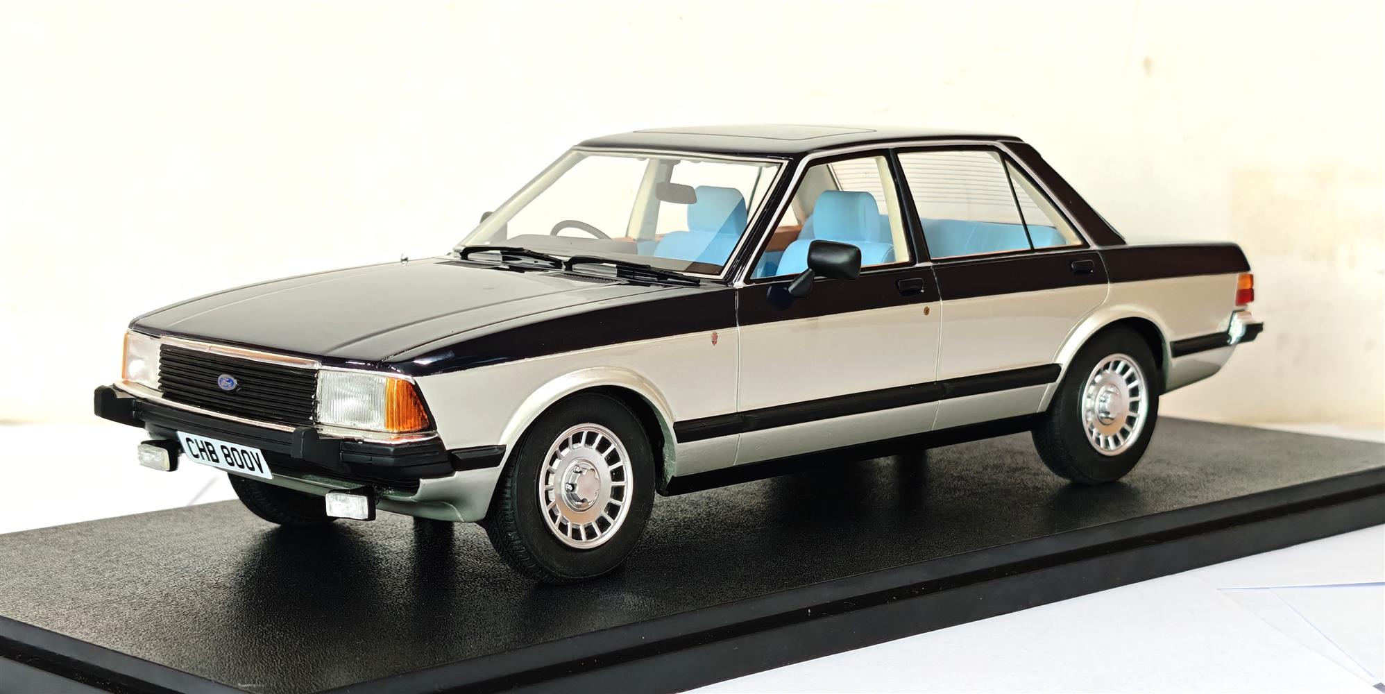 CULT 1:18 Scale Model 1979 Ford Granada 2.8 Ghia Sapphire - Blue/Silver - CML133-6