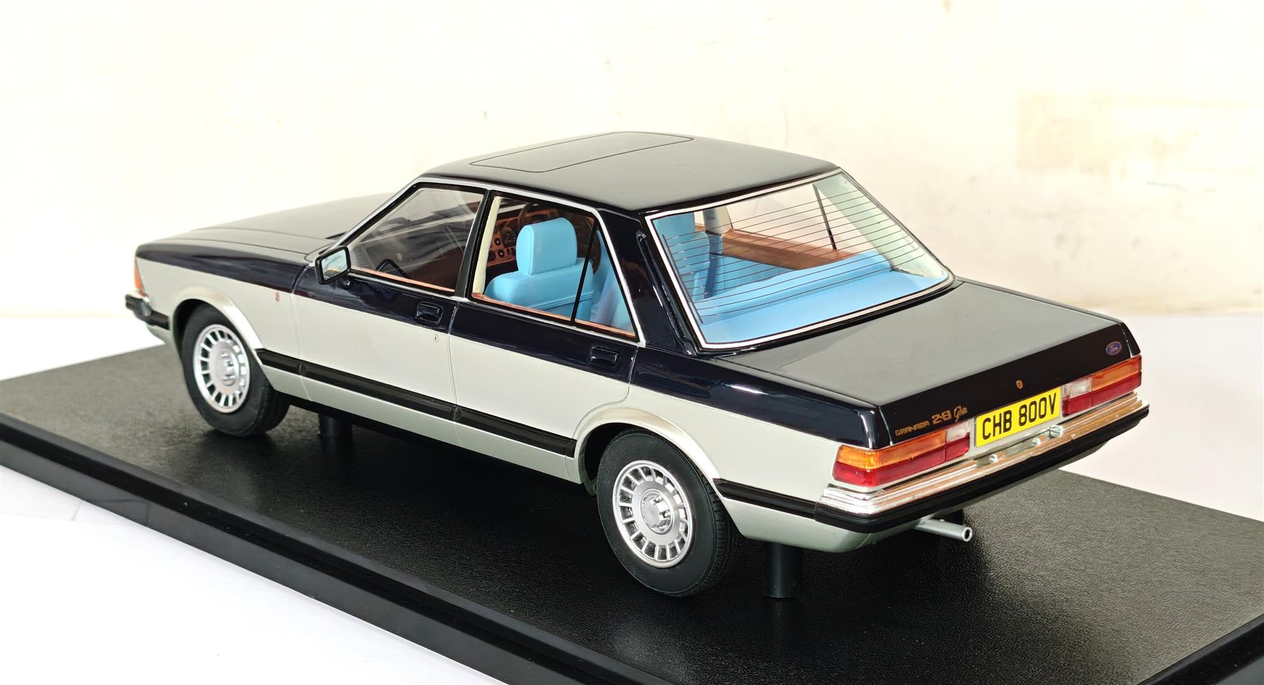 CULT 1:18 Scale Model 1979 Ford Granada 2.8 Ghia Sapphire - Blue/Silver - CML133-6