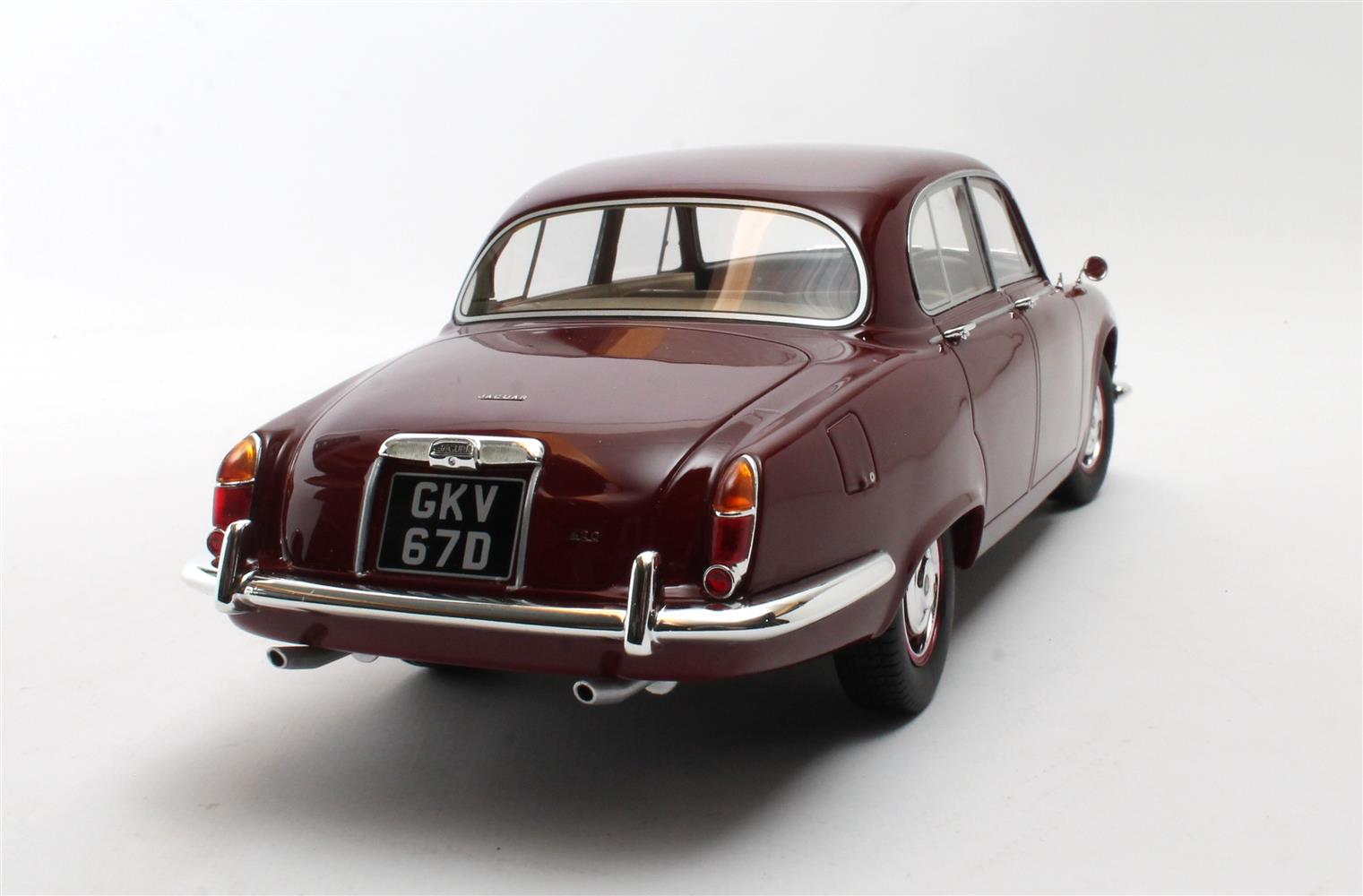 CULT 1:18 Scale 1966-69 Jaguar 420 - Regency Red - CML289-1
