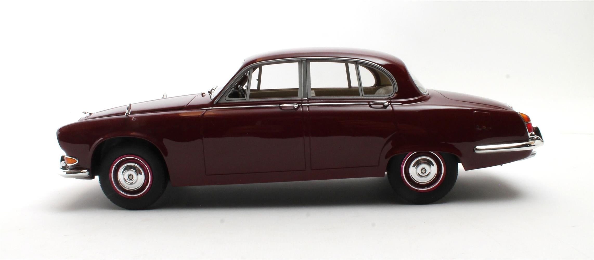 CULT 1:18 Scale 1966-69 Jaguar 420 - Regency Red - CML289-1