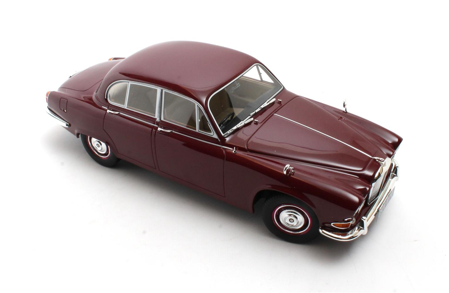 CULT 1:18 Scale 1966-69 Jaguar 420 - Regency Red - CML289-1