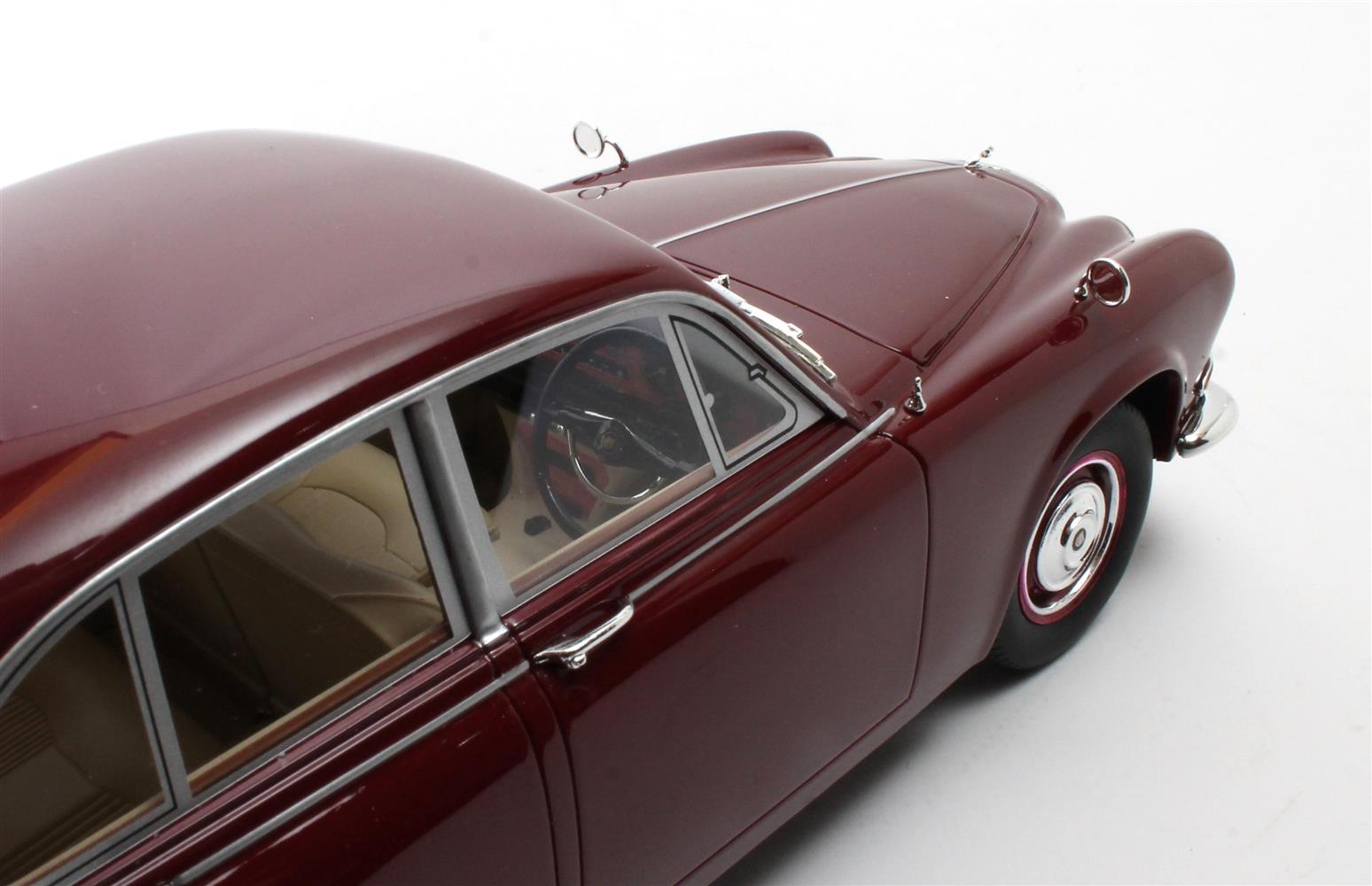 CULT 1:18 Scale 1966-69 Jaguar 420 - Regency Red - CML289-1