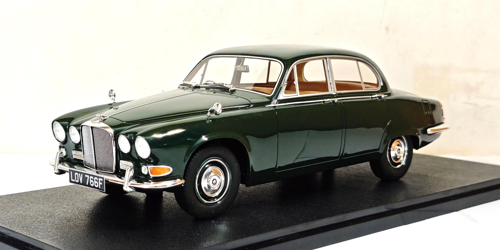 CULT 1:18 Scale 1966-69 Jaguar 420 - British Racing Green - CML289-2