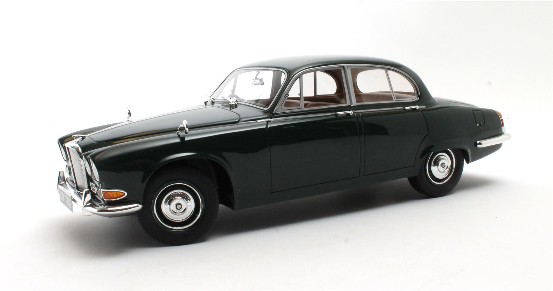 CULT 1:18 Scale 1966-69 Jaguar 420 - British Racing Green - CML289-2
