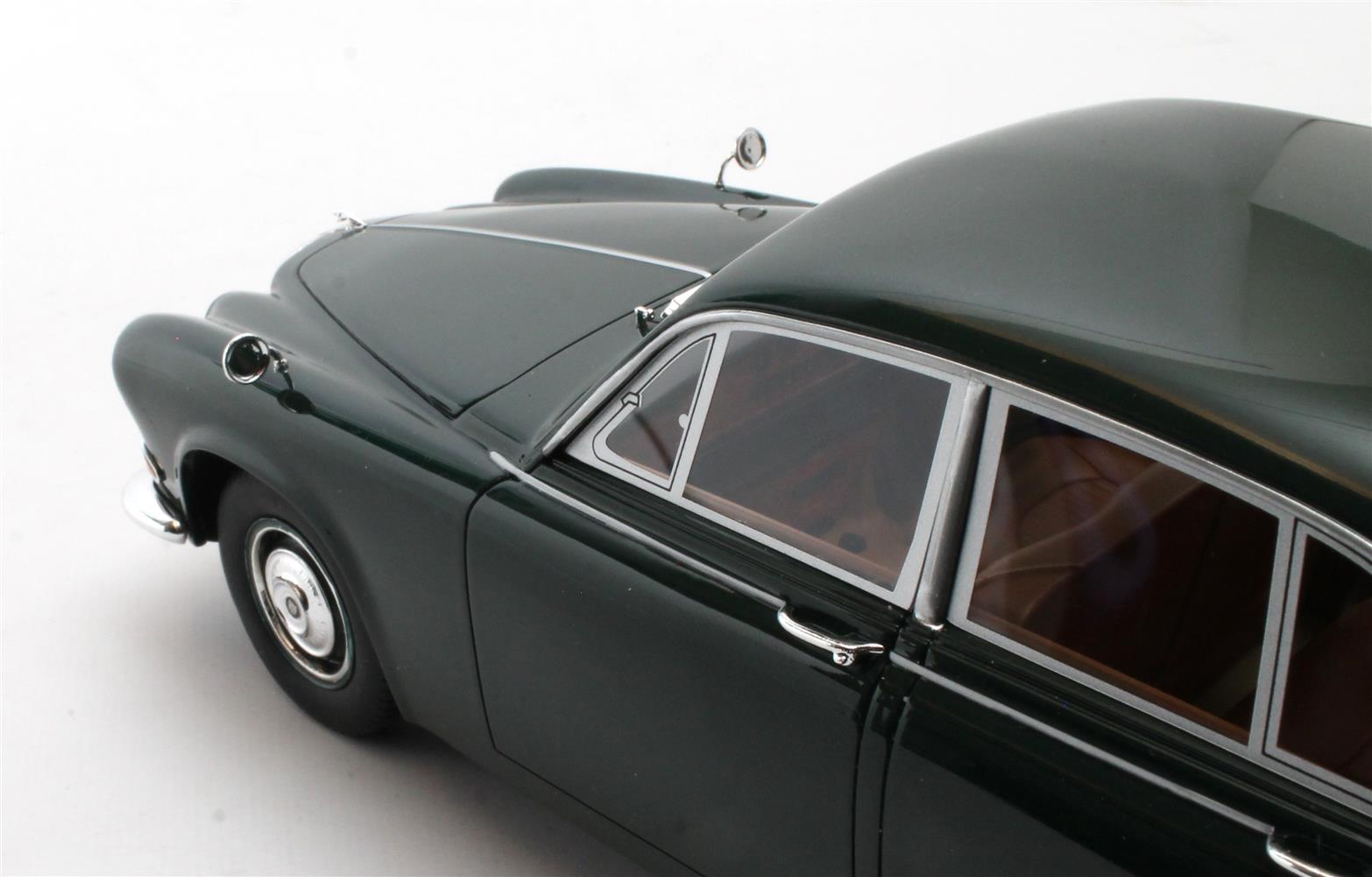 CULT 1:18 Scale 1966-69 Jaguar 420 - British Racing Green - CML289-2