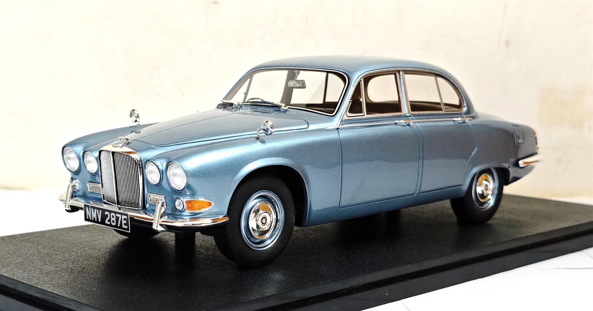 CULT 1:18 Scale 1966-69 Jaguar 420 - Silver Blue Metallic - CML289-3
