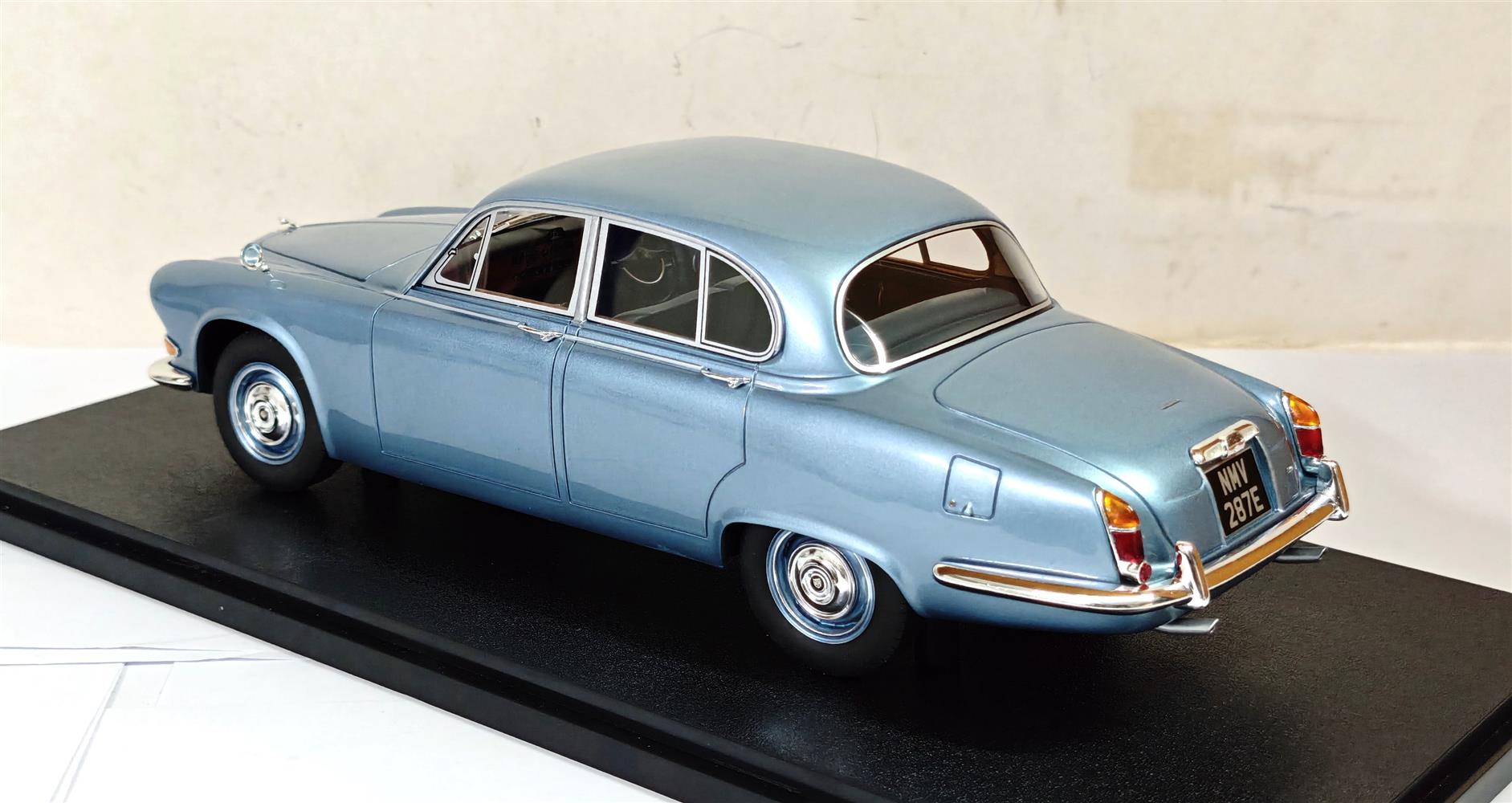 CULT 1:18 Scale 1966-69 Jaguar 420 - Silver Blue Metallic - CML289-3
