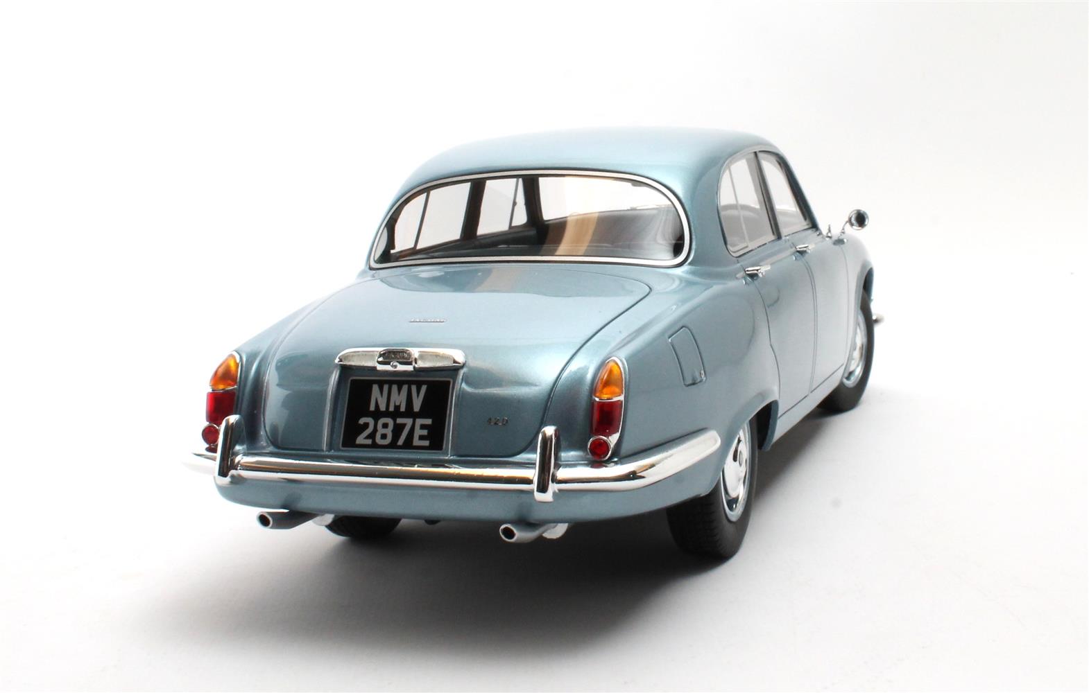 CULT 1:18 Scale 1966-69 Jaguar 420 - Silver Blue Metallic - CML289-3