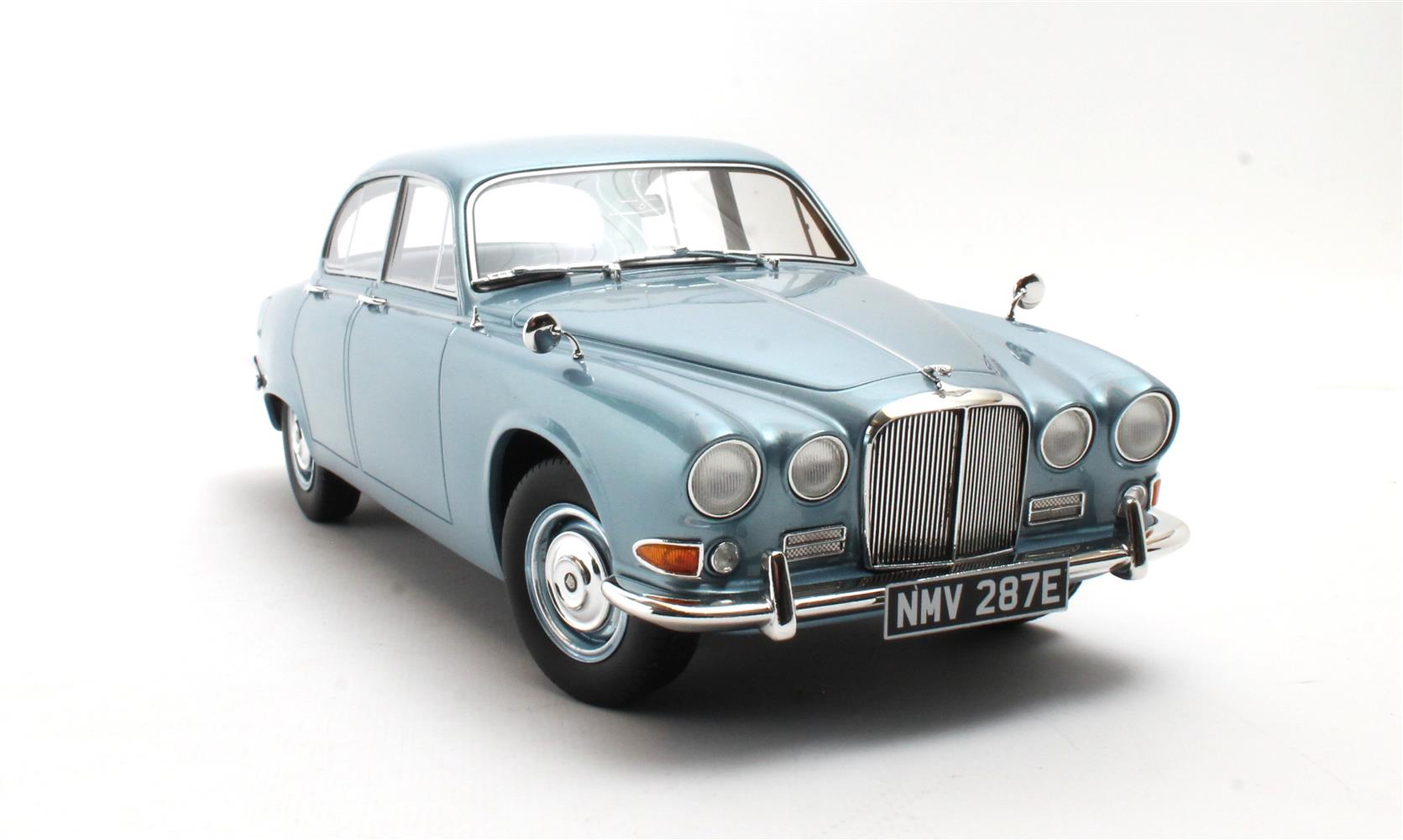CULT 1:18 Scale 1966-69 Jaguar 420 - Silver Blue Metallic - CML289-3