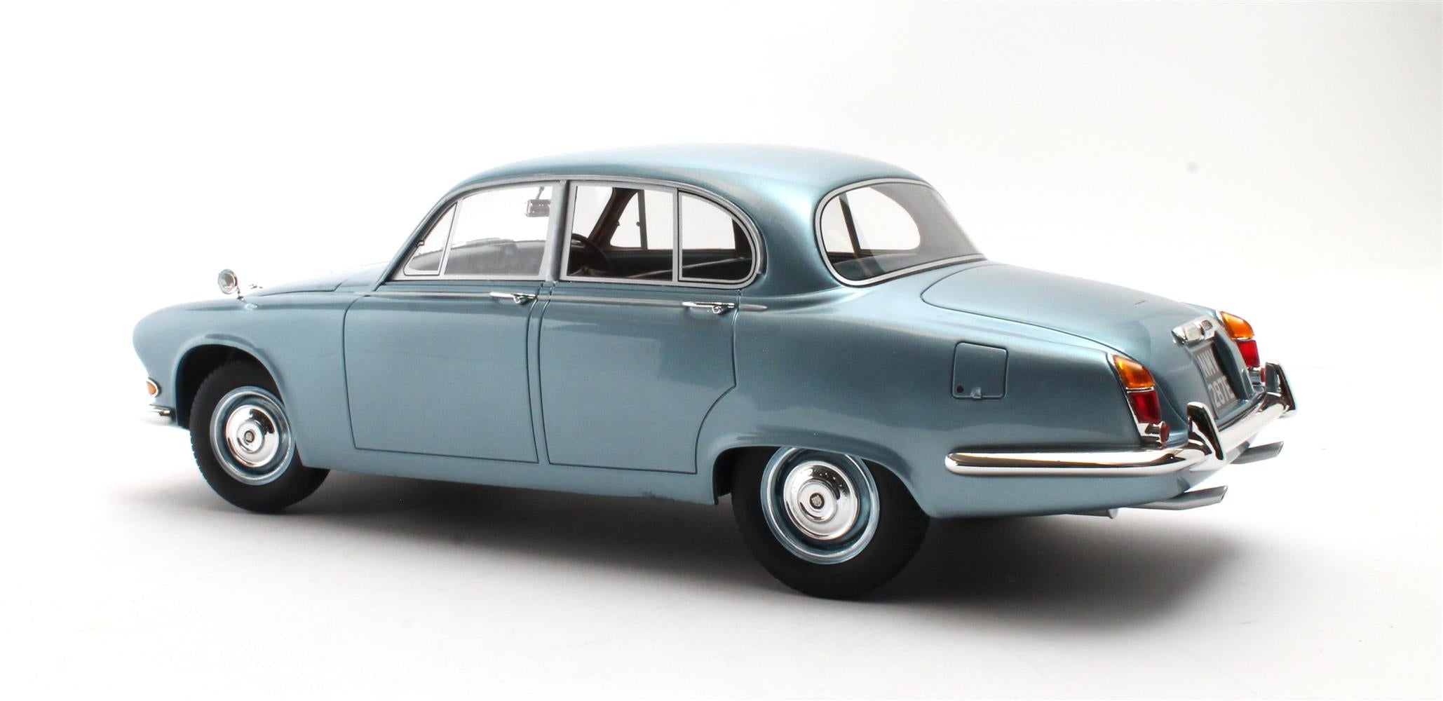 CULT 1:18 Scale 1966-69 Jaguar 420 - Silver Blue Metallic - CML289-3