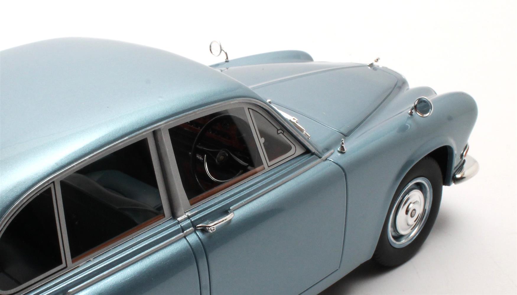 CULT 1:18 Scale 1966-69 Jaguar 420 - Silver Blue Metallic - CML289-3