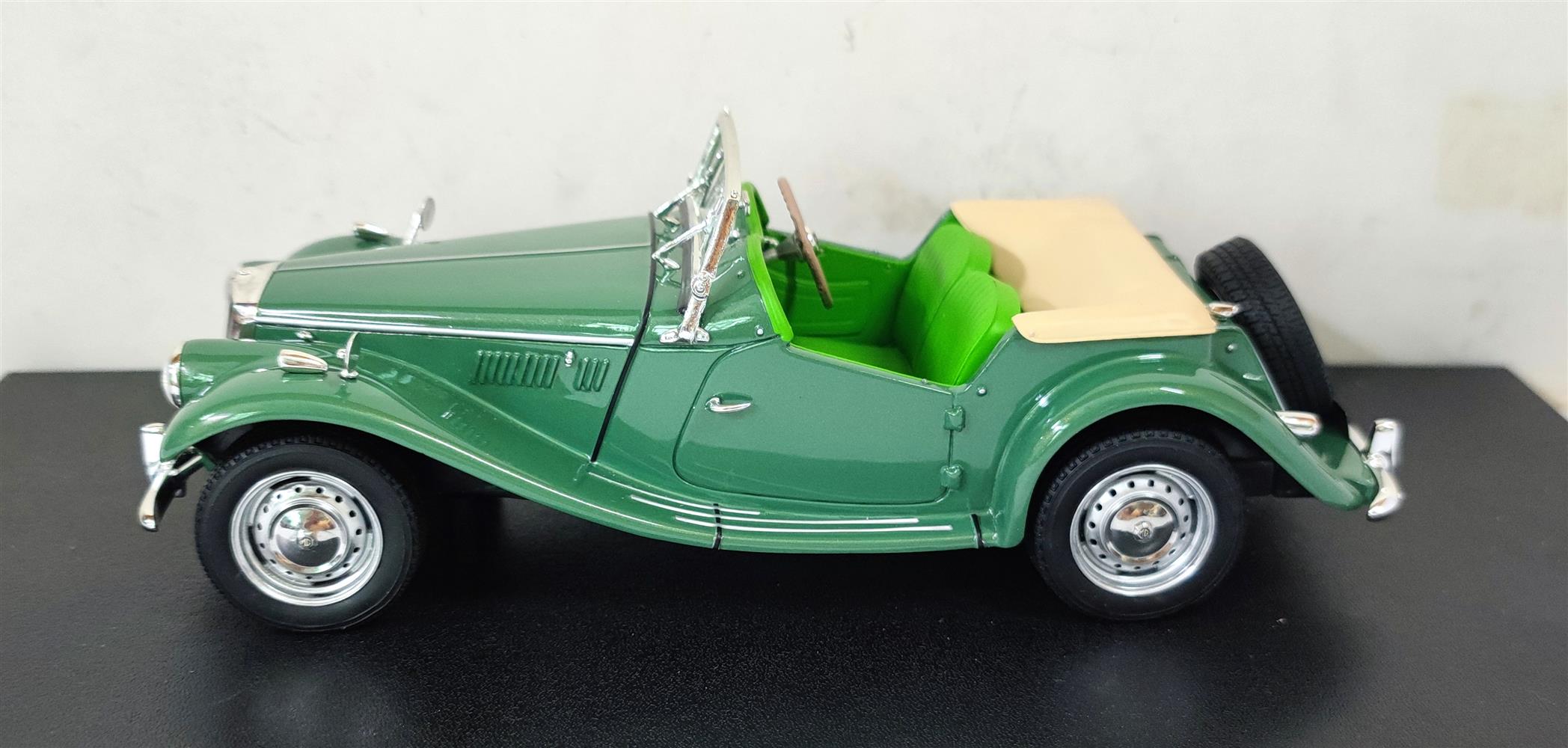 CULT 1:18 Scale 1953 to 1955 MG TF, Green - CML208-2