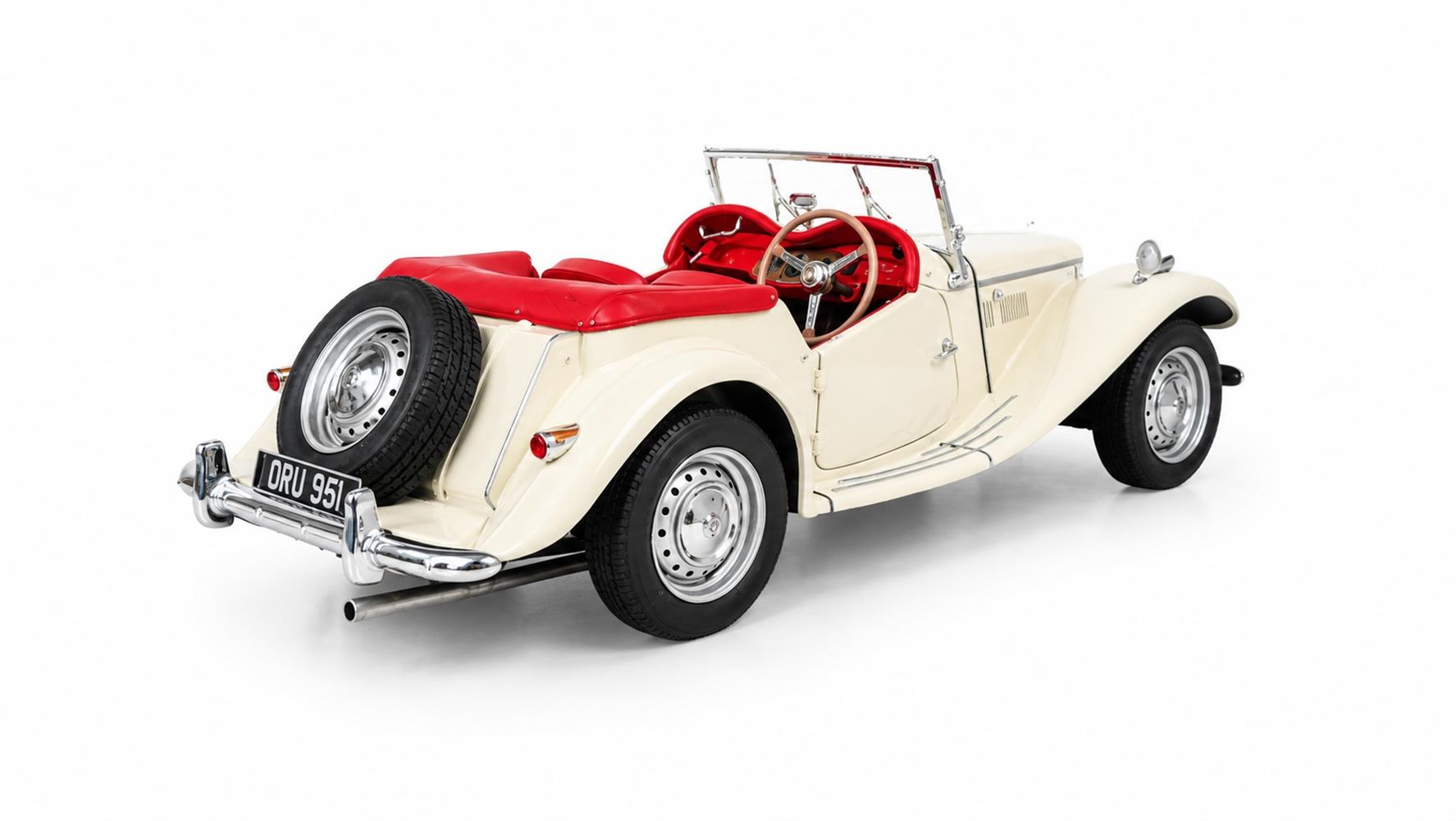 CULT 1:18 Scale 1953 to 1955 MG TF, White - CML208-3