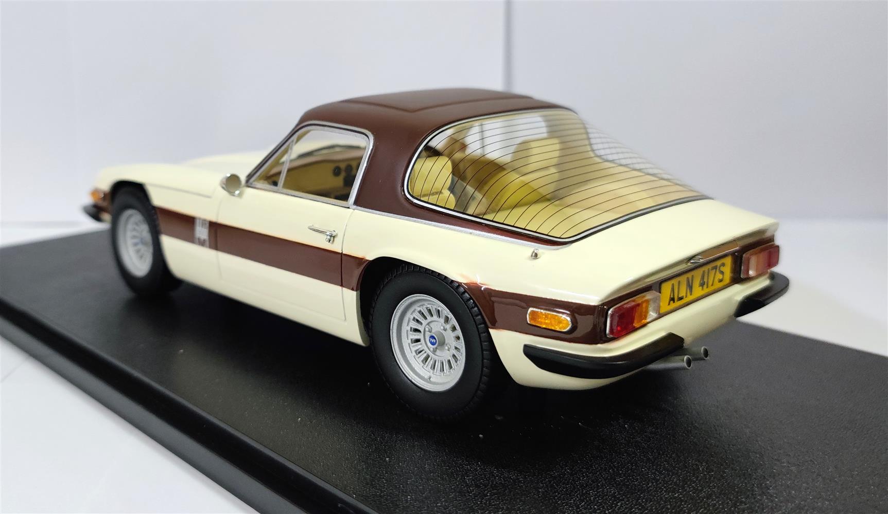 CULT 1:18 Scale 1972 to 1976 TVR 3000M, Creme - CML226-3