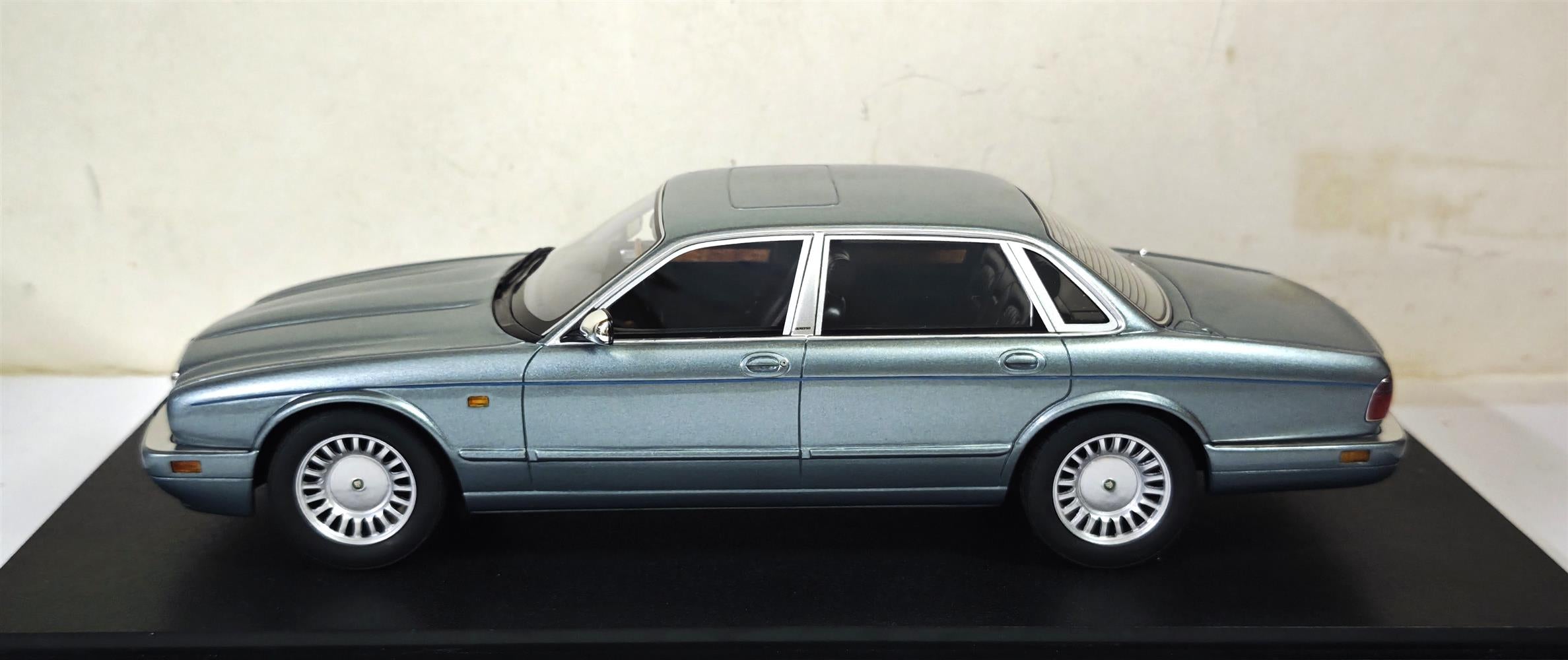 CULT 1:18 Scale 1994-97 Jaguar XJ12 Sovereign, Ice Blue - CML323-3