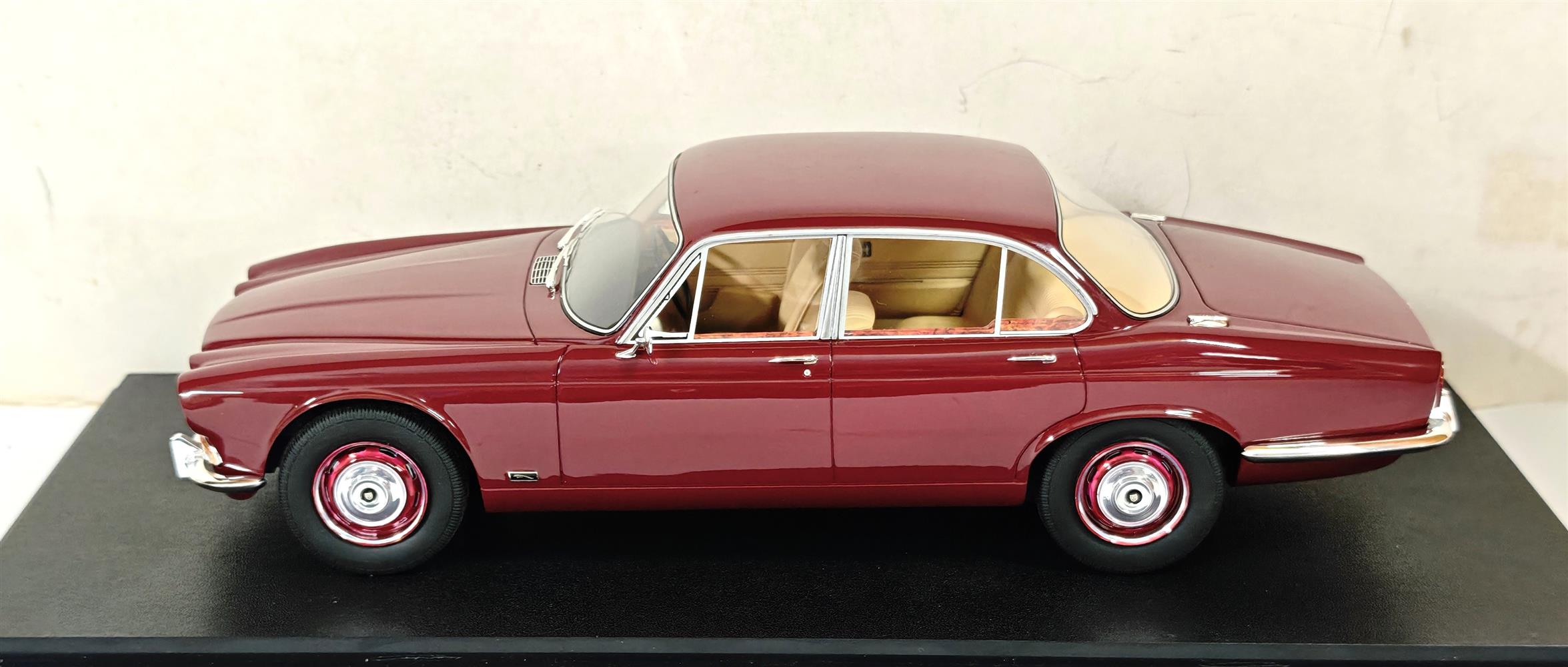 CULT 1:18 Scale 1968 Jaguar XJ6 4.2, Regency Red - CML332-3