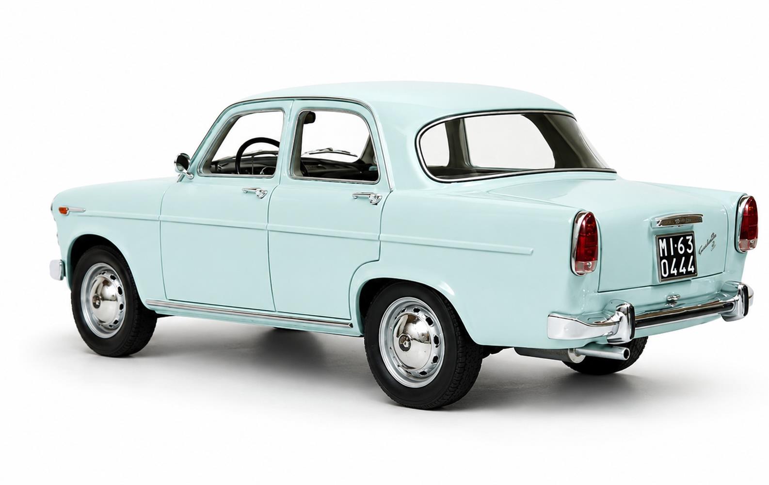 CULT 1:18 Scale Resin - 1961-1964 Alfa Romeo Giulietta Ti (101), Blue - CML249-1