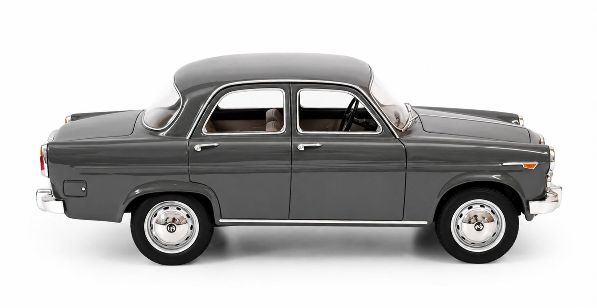 CULT 1:18 Scale Resin - 1961-1964 Alfa Romeo Giulietta Ti (101), Grey - CML249-3