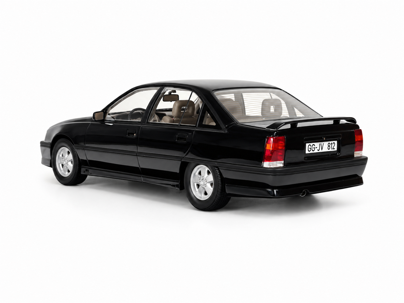 CULT 1:18 Scale - 1987-1994 Opel Omega 3000 - Nova Black - CML237-3