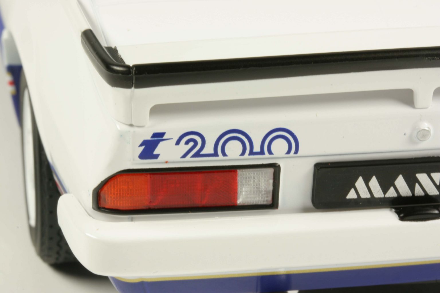 Norev 1:18 Scale Diecast - 1984 Opel Manta B i200 Rothmans - White/Blue/Red - 183300