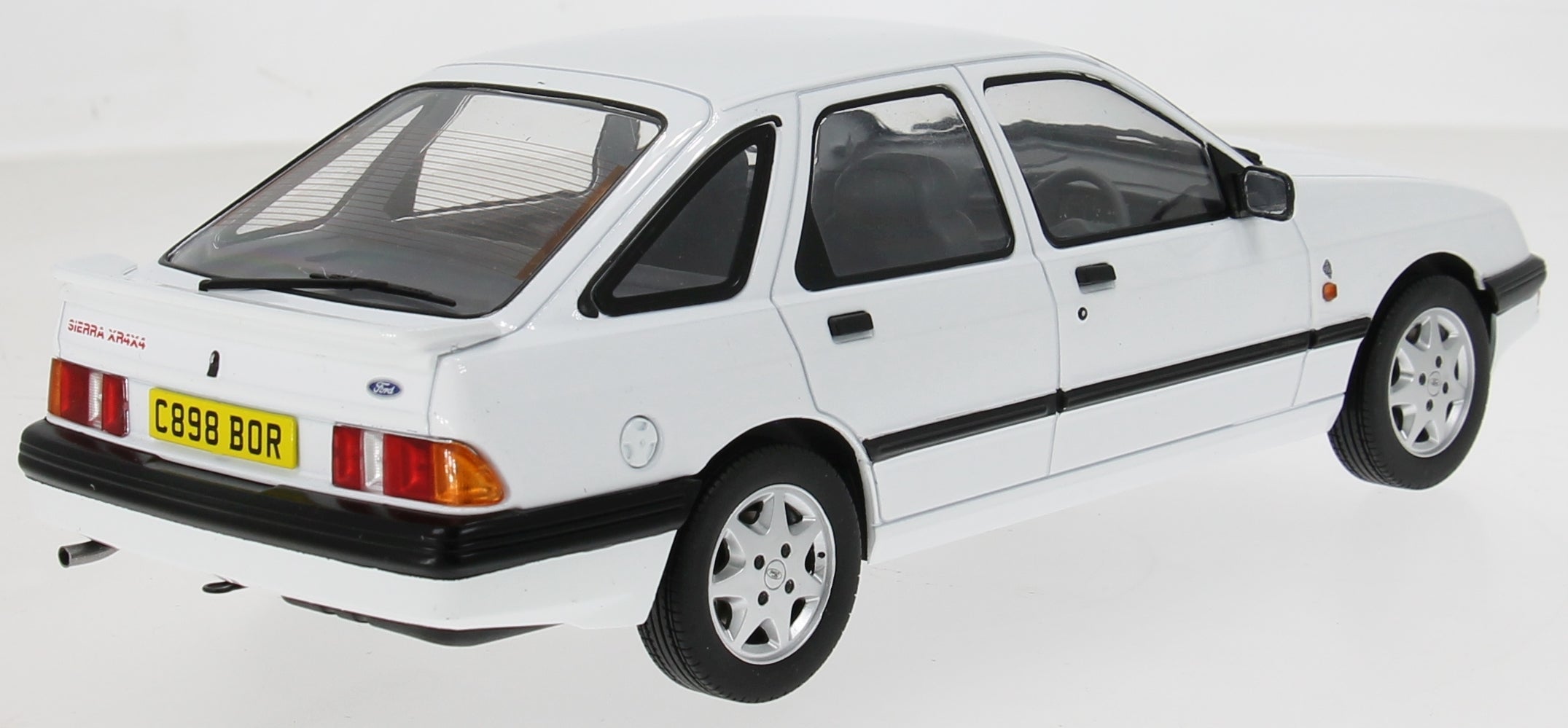 MCG 1:18 Scale Diecast - 1984 Ford Sierra XR 4x4 RHD UK Exclusive , White - MCG181096