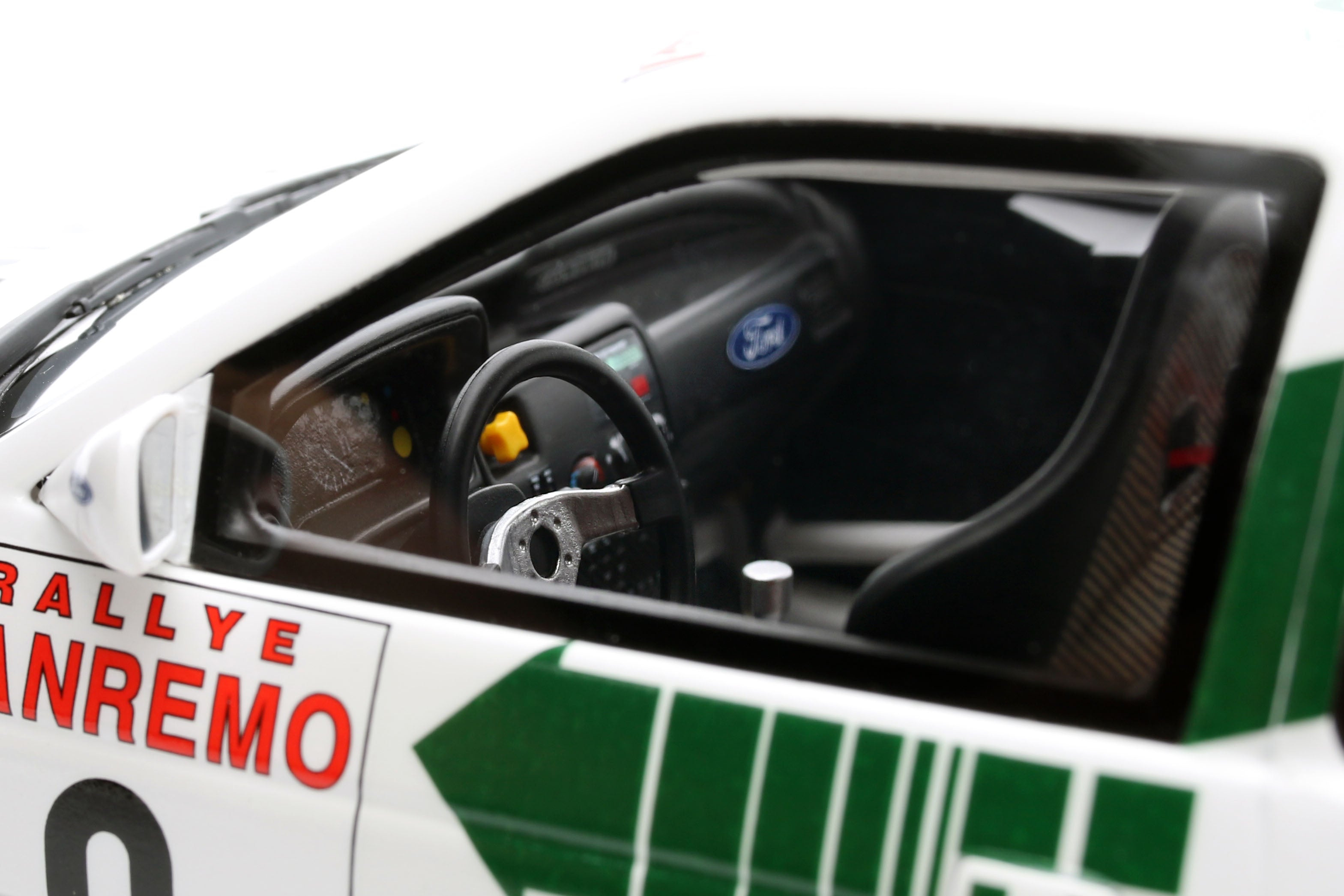 OTTO 1:18 Scale Resin Model Car - 1994 Ford Escort RS Cosworth WRC San Remo GR.A - OT1038