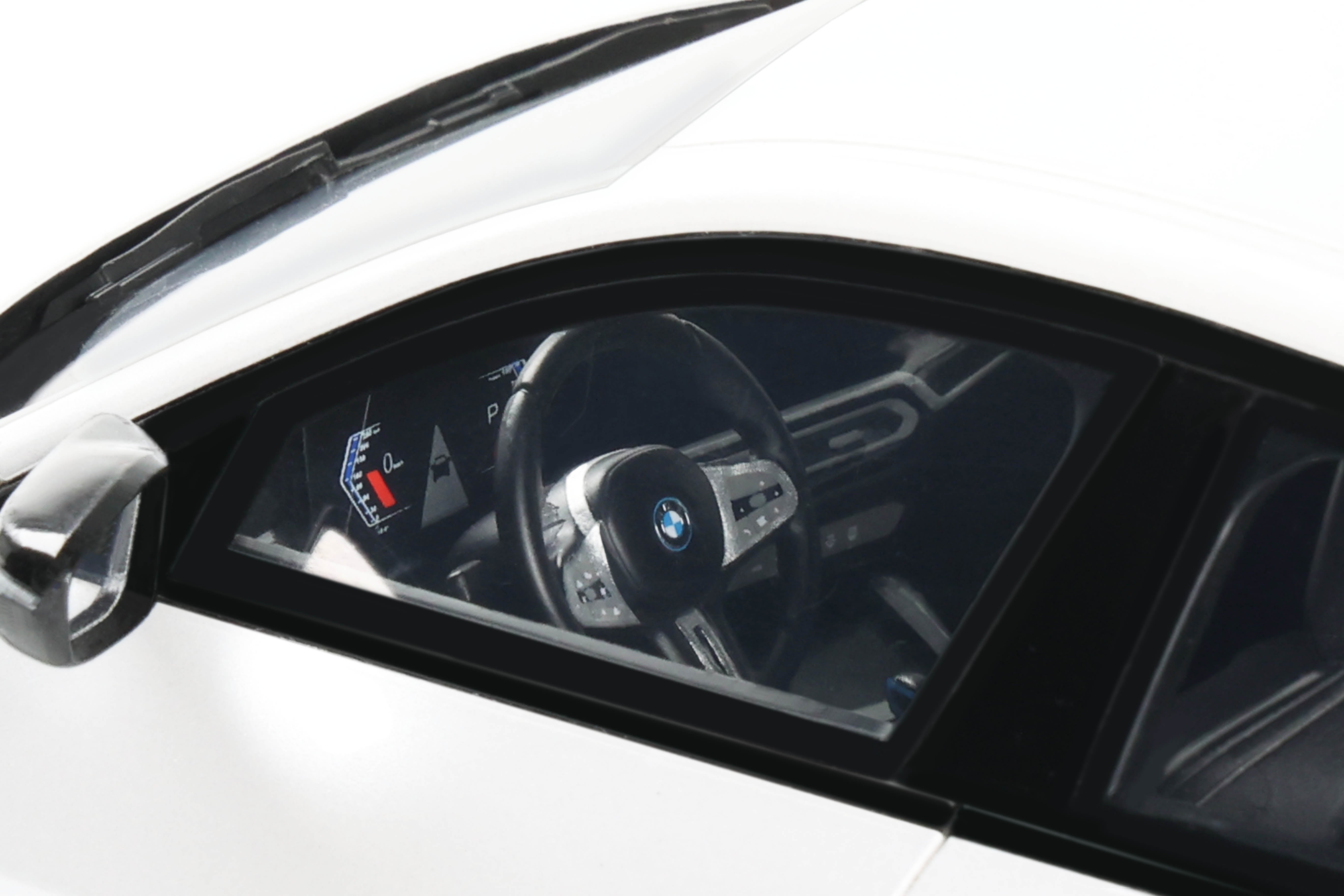 OTTO 1:18 Scale Resin Model Car - 2021 BMW i4 M50, White - OT1074