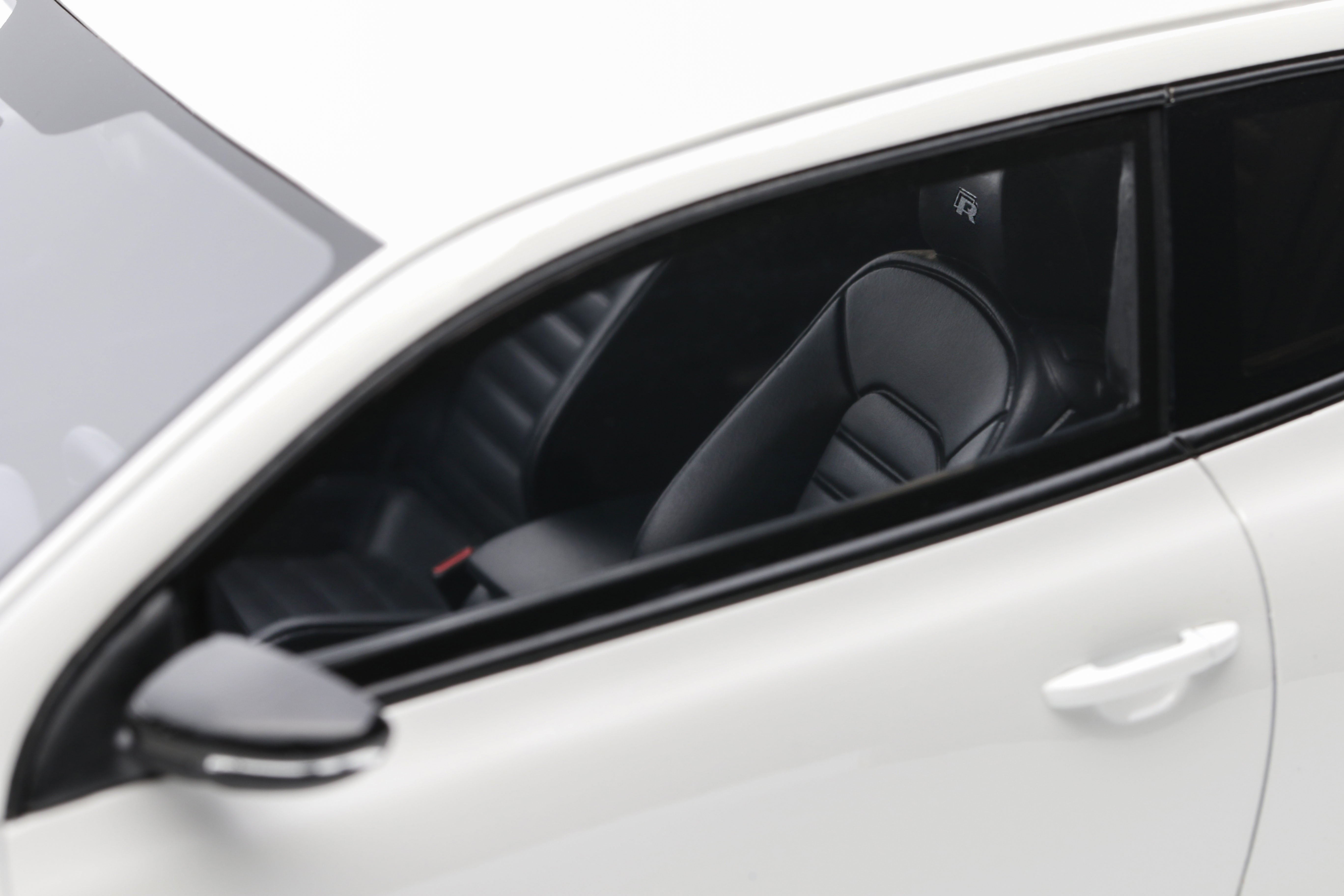 OTTO 1:18 Scale Resin Model Car - 2008 Volkswagen Scirocco 3 R, White - OT1090