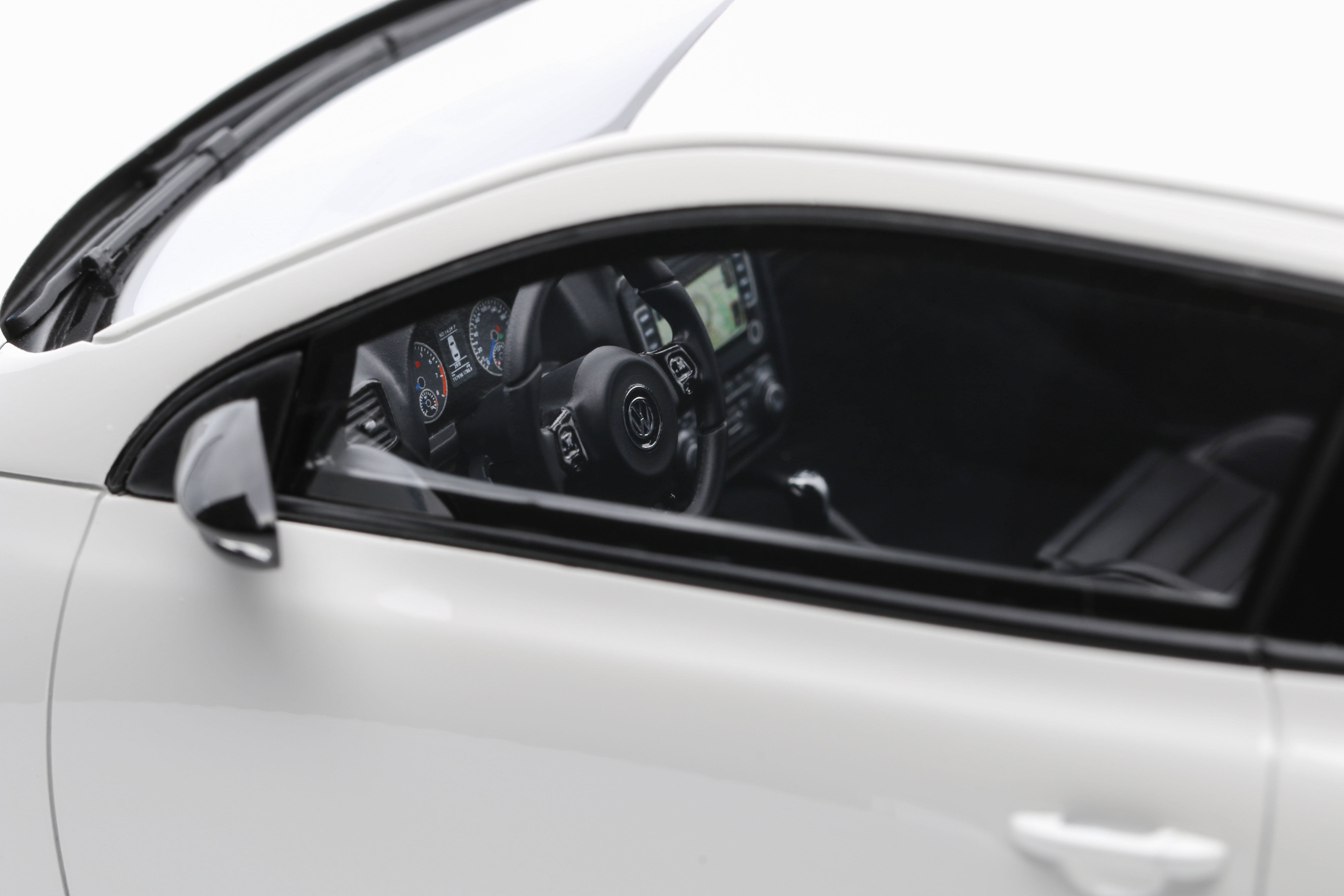 OTTO 1:18 Scale Resin Model Car - 2008 Volkswagen Scirocco 3 R, White - OT1090