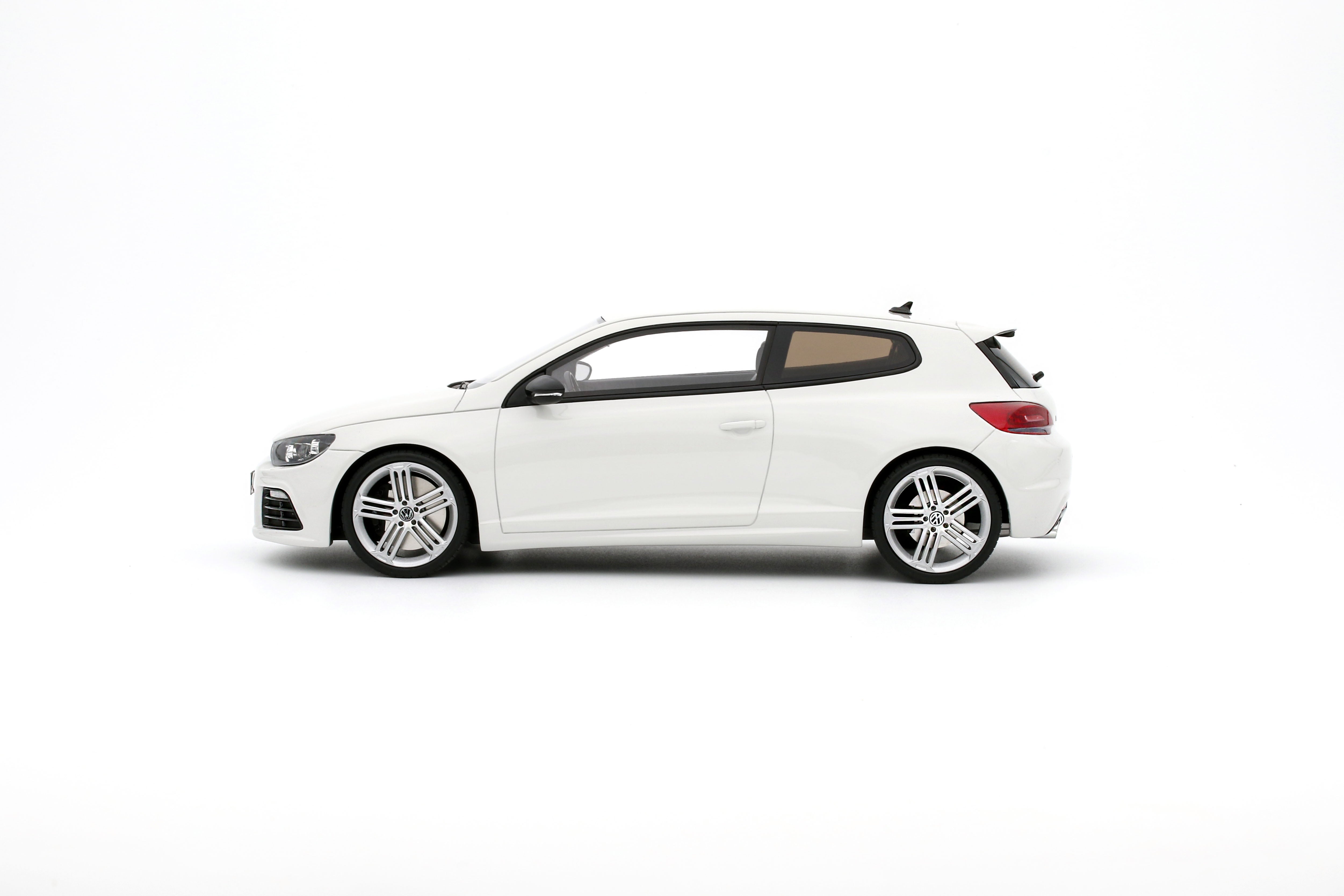 OTTO 1:18 Scale Resin Model Car - 2008 Volkswagen Scirocco 3 R, White - OT1090