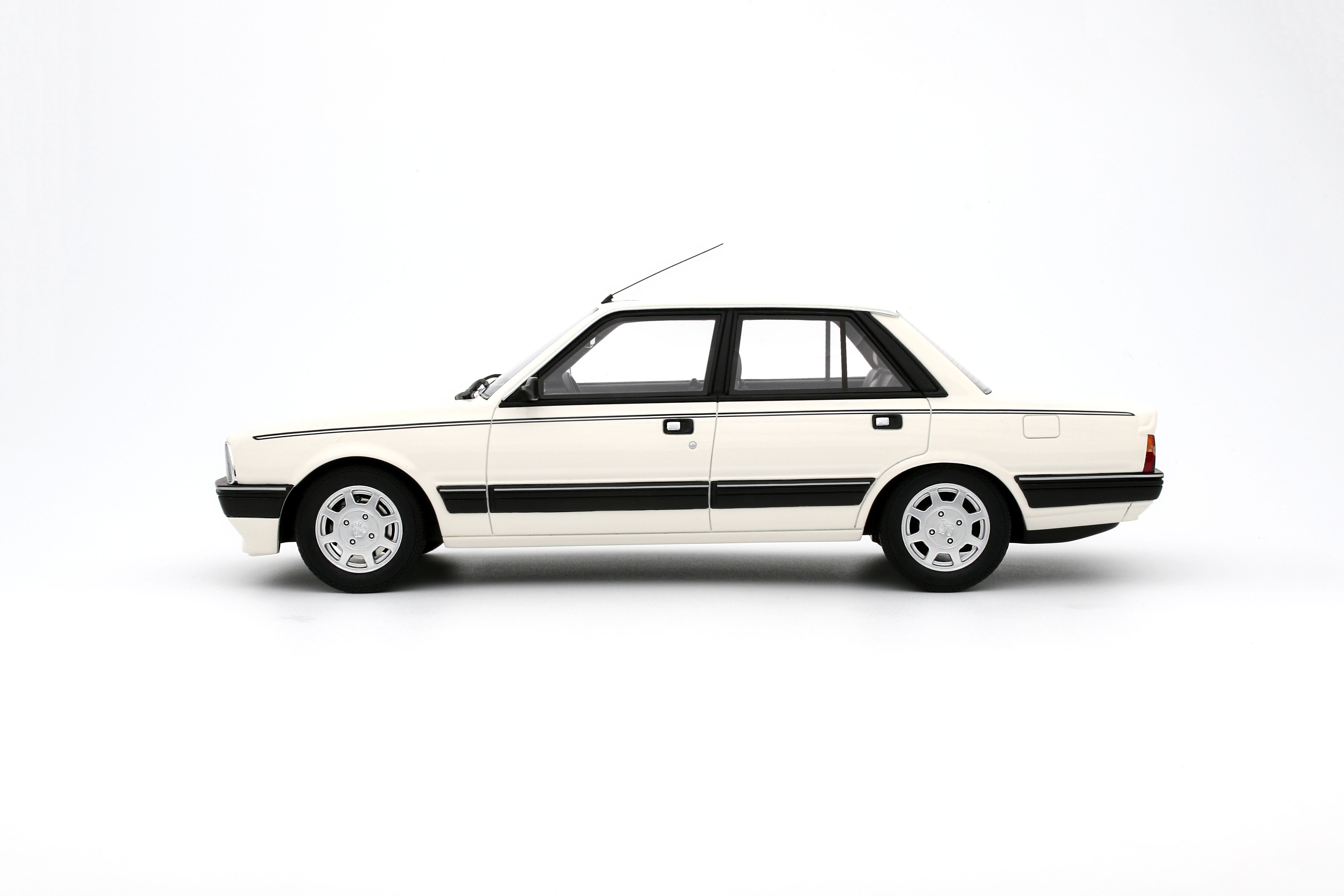 OTTO 1:18 Scale Resin - 1989 Peugeot 505 V6, White - OT1297