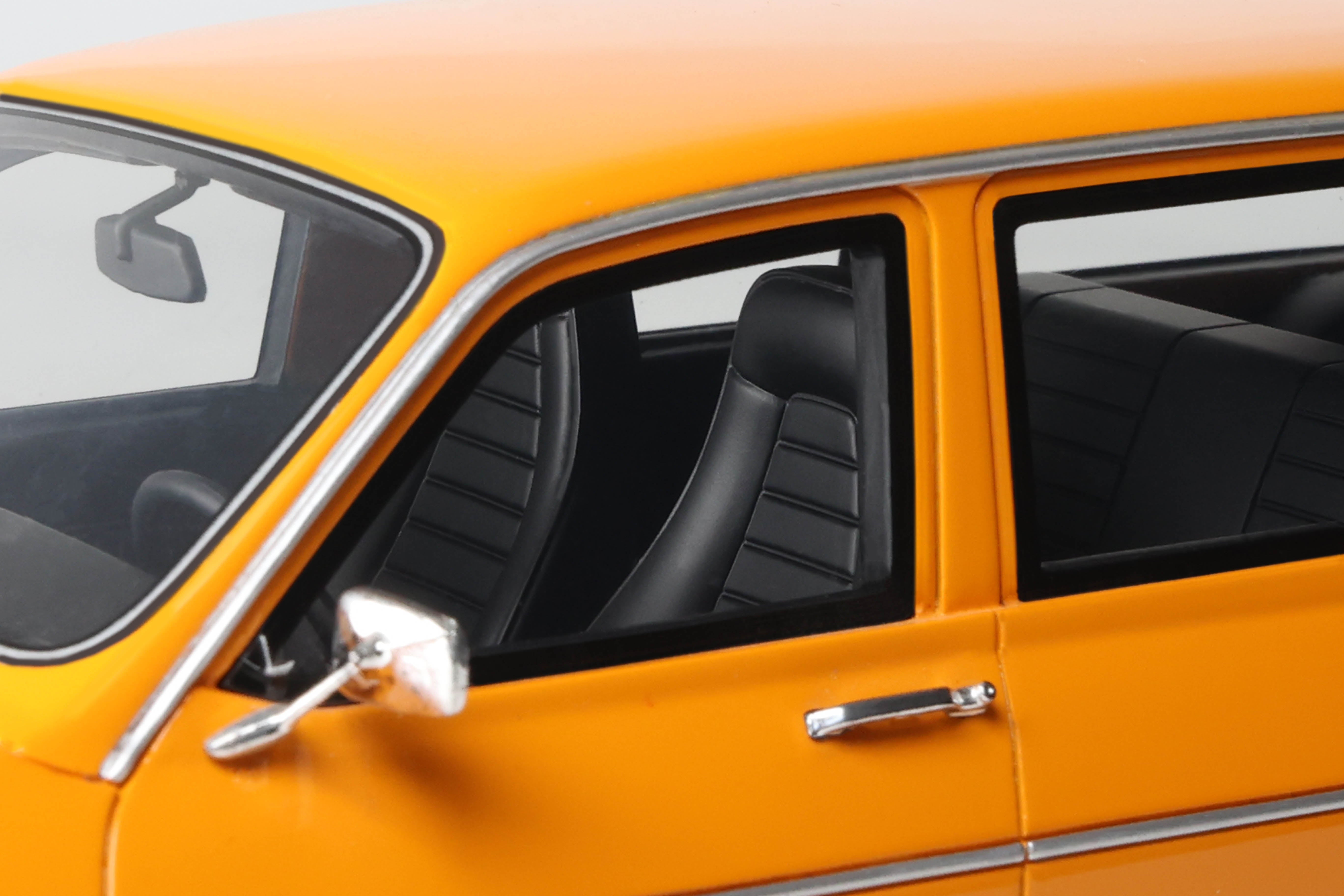 OTTO 1:18 Scale Resin - 1977 Renault 12 TS Break, Orange - OT1139