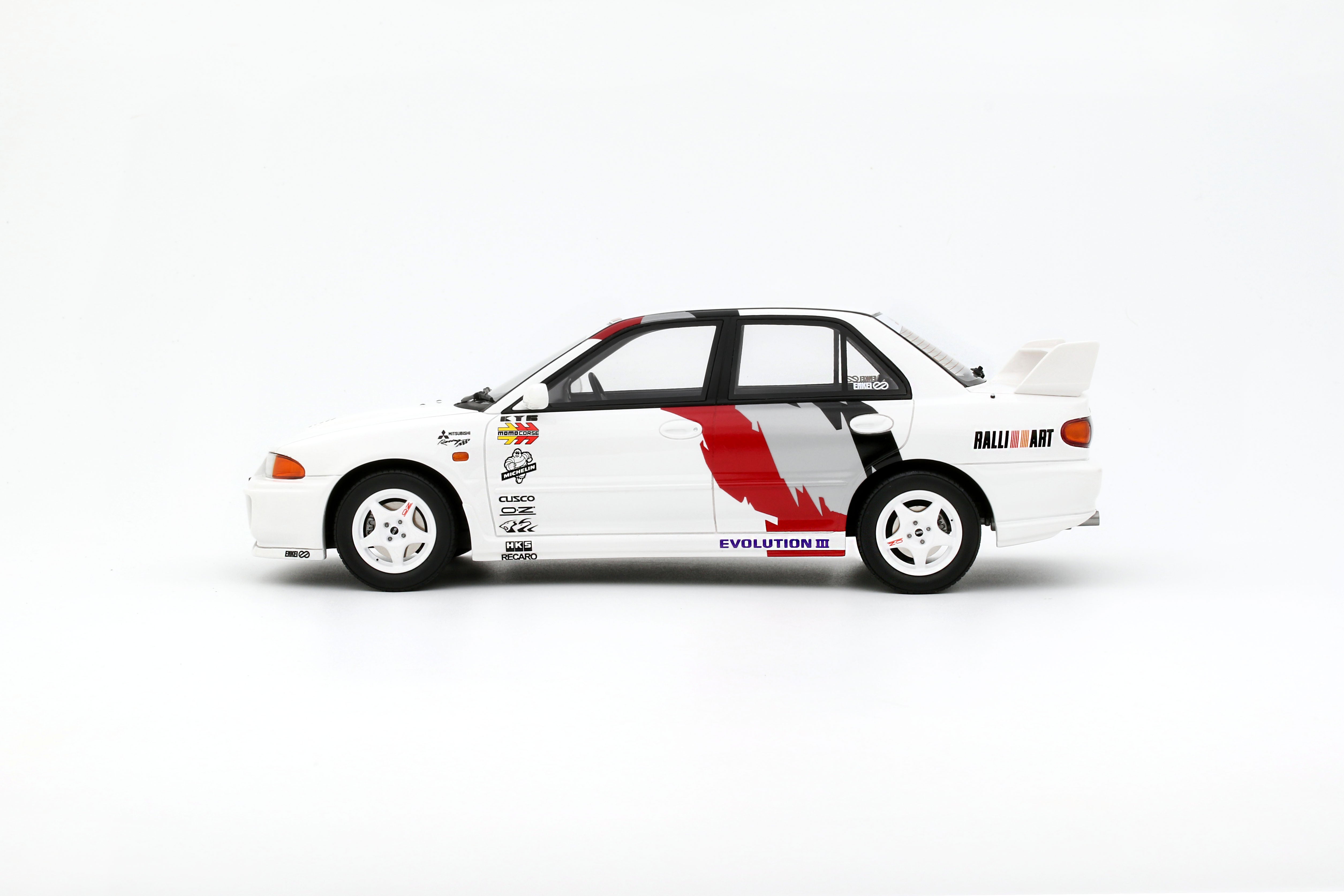 OTTO 1:18 Scale Resin - Reseller Exclusive – 1995 MITSUBISHI LANCER EVO III, SCOTIA WHITE W83 - OT1344
