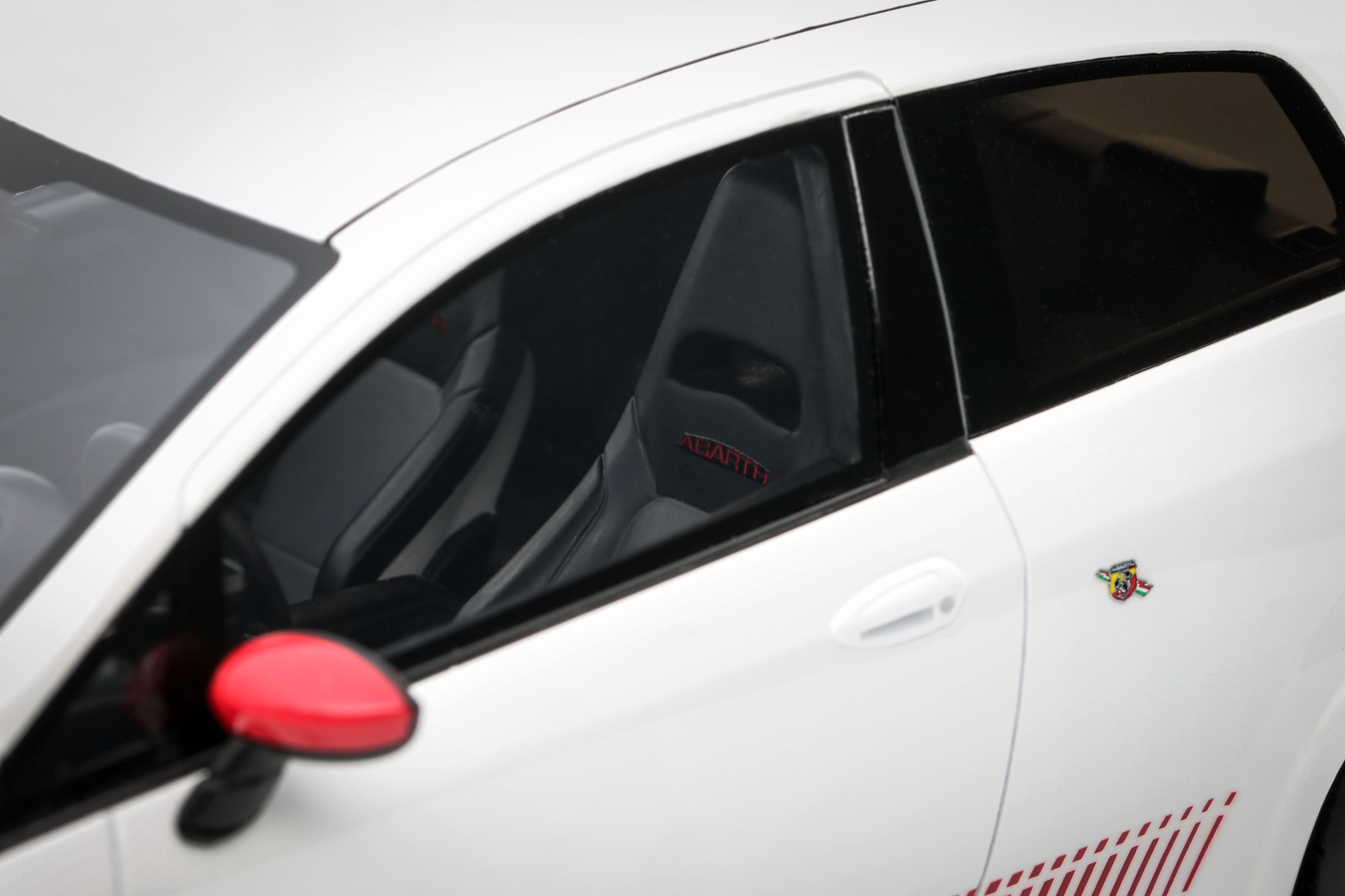 OTTO 1:18 Scale Resin - Fiat Punto Abarth Esseesse, White - OT460