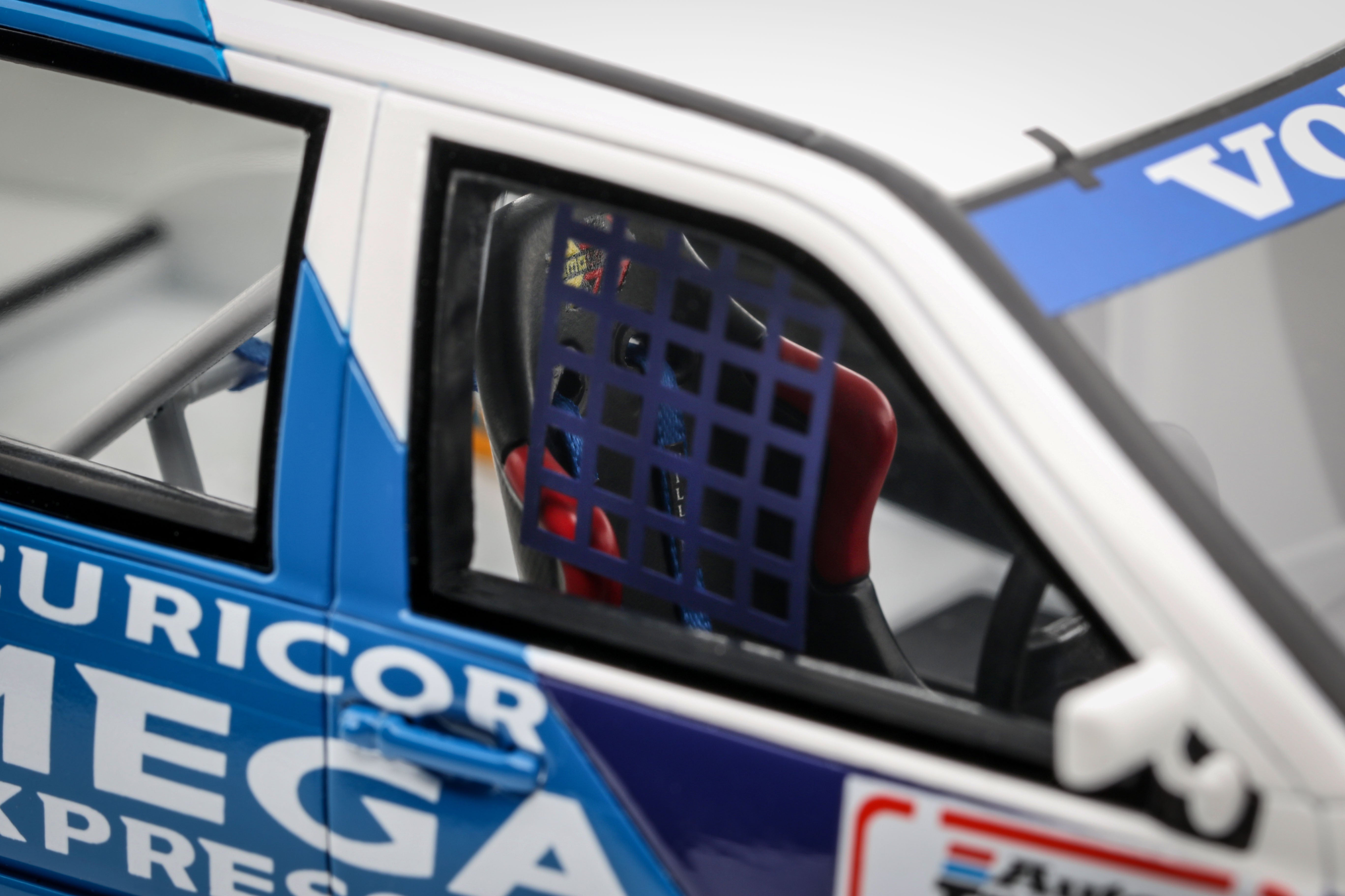 OTTO 1:18 Scale Resin - Volvo 850 Estate, BTCC 1994 - White/Blue - OT482