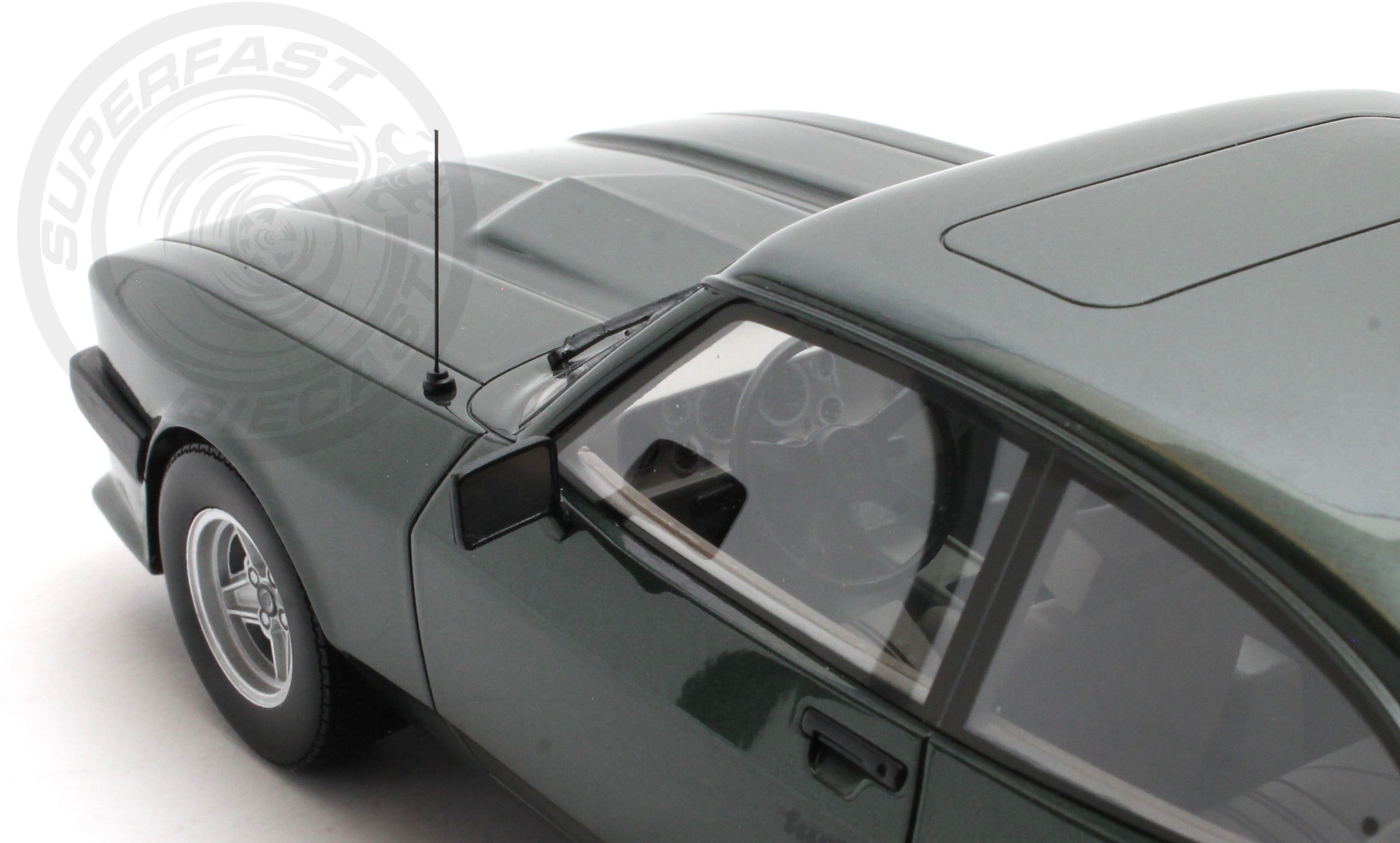 CULT 1:18 Scale Model 1981 Ford Capri 2.8 Turbo - Metallic Green - CML215-3
