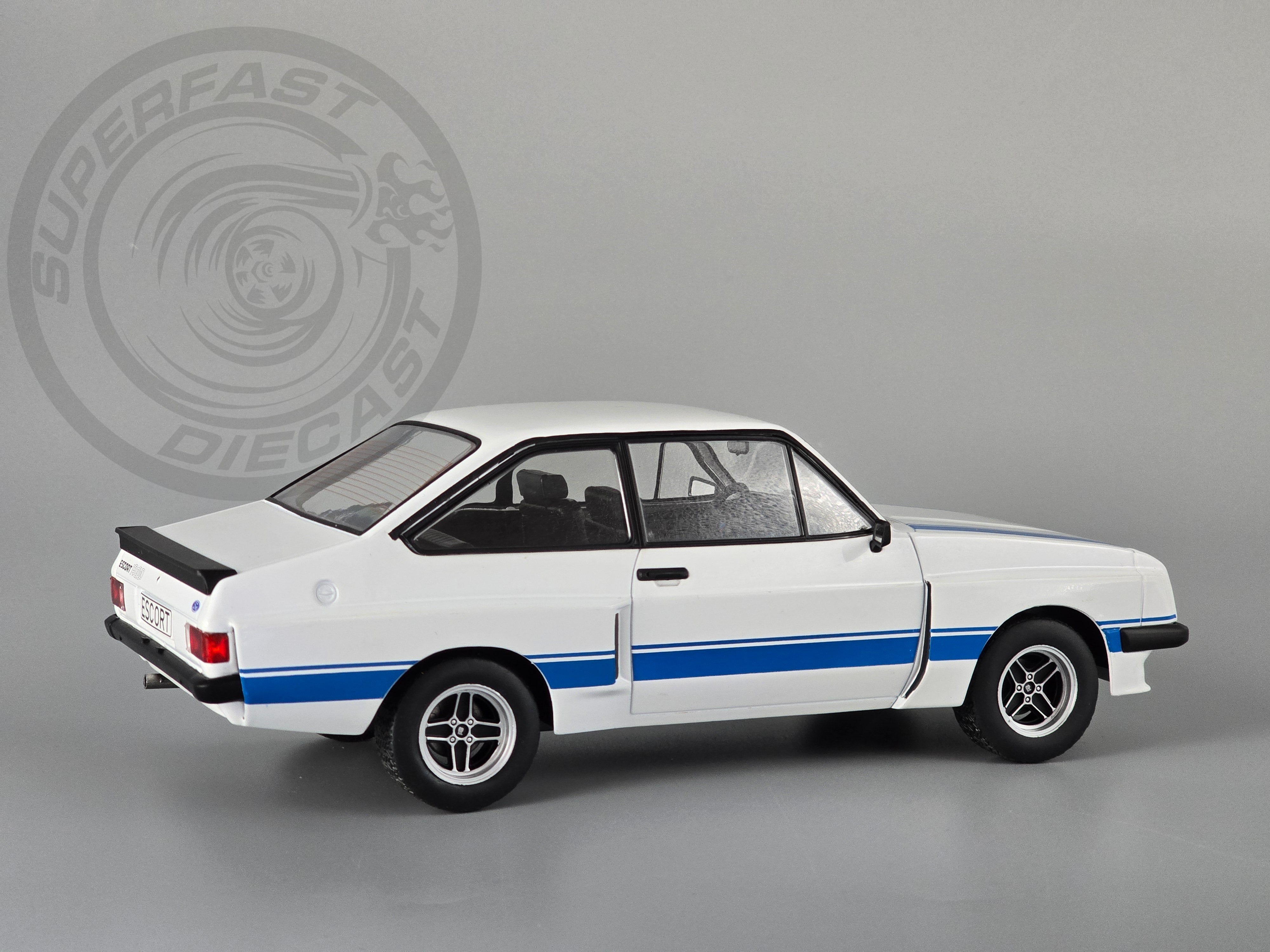 MCG 1:18 Scale Diecast - Ford Escort Mk2 RS 2000 X-Pack, White - MCG18350
