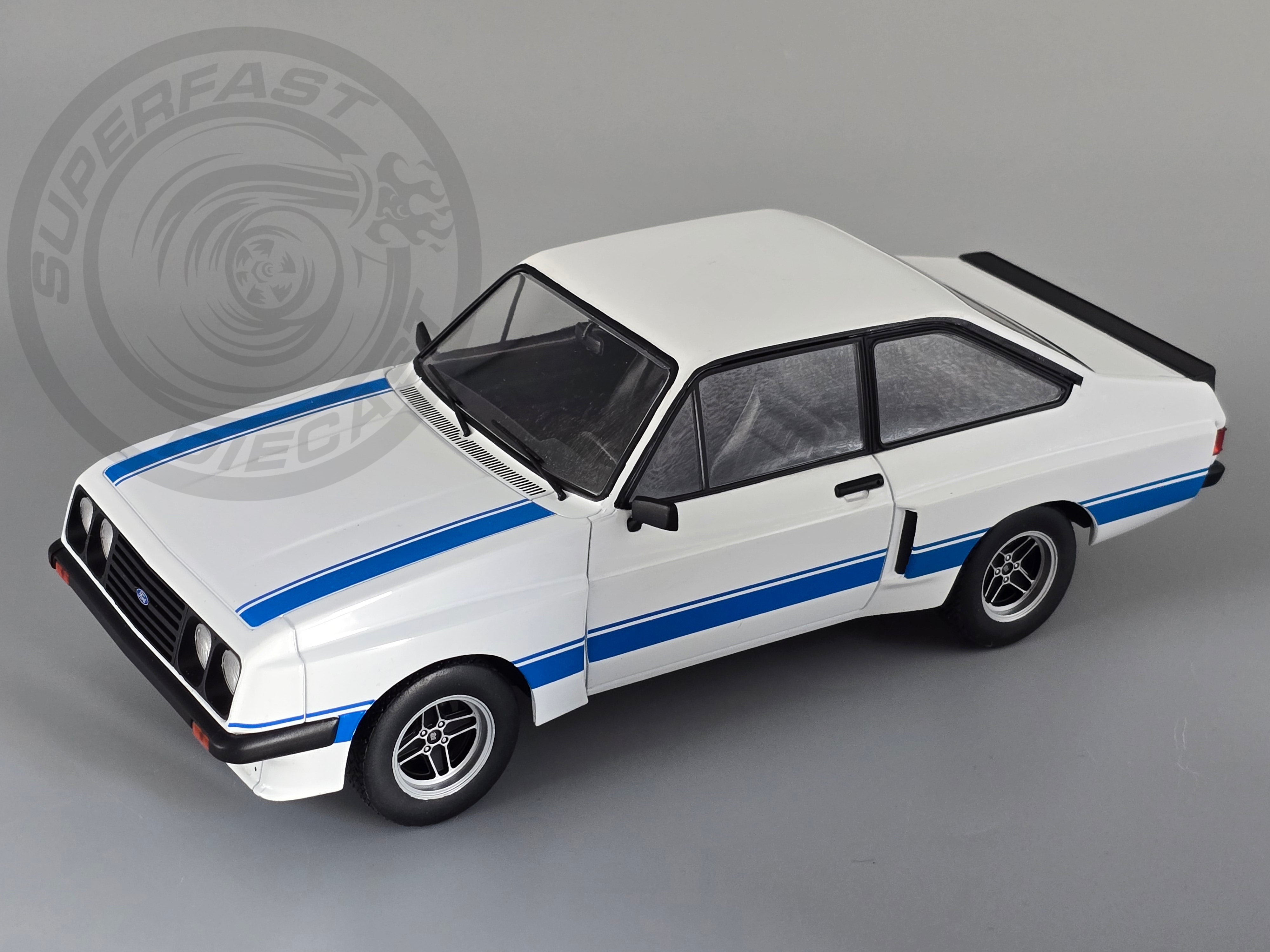 MCG 1:18 Scale Diecast - Ford Escort Mk2 RS 2000 X-Pack, White - MCG18350