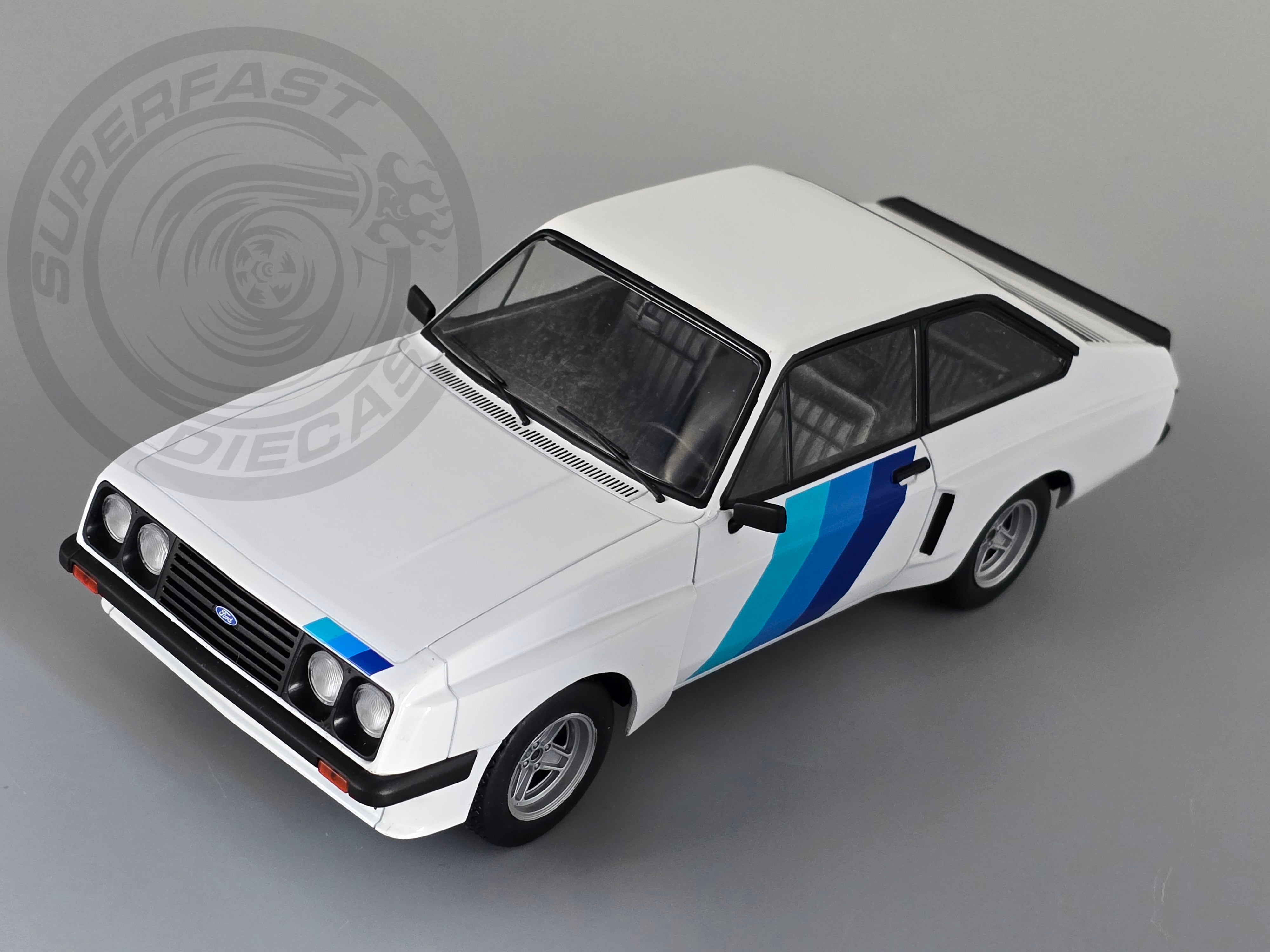 MCG 1:18 Scale Diecast - Ford Escort Mk2 RS 2000 X-Pack, White - MCG18351