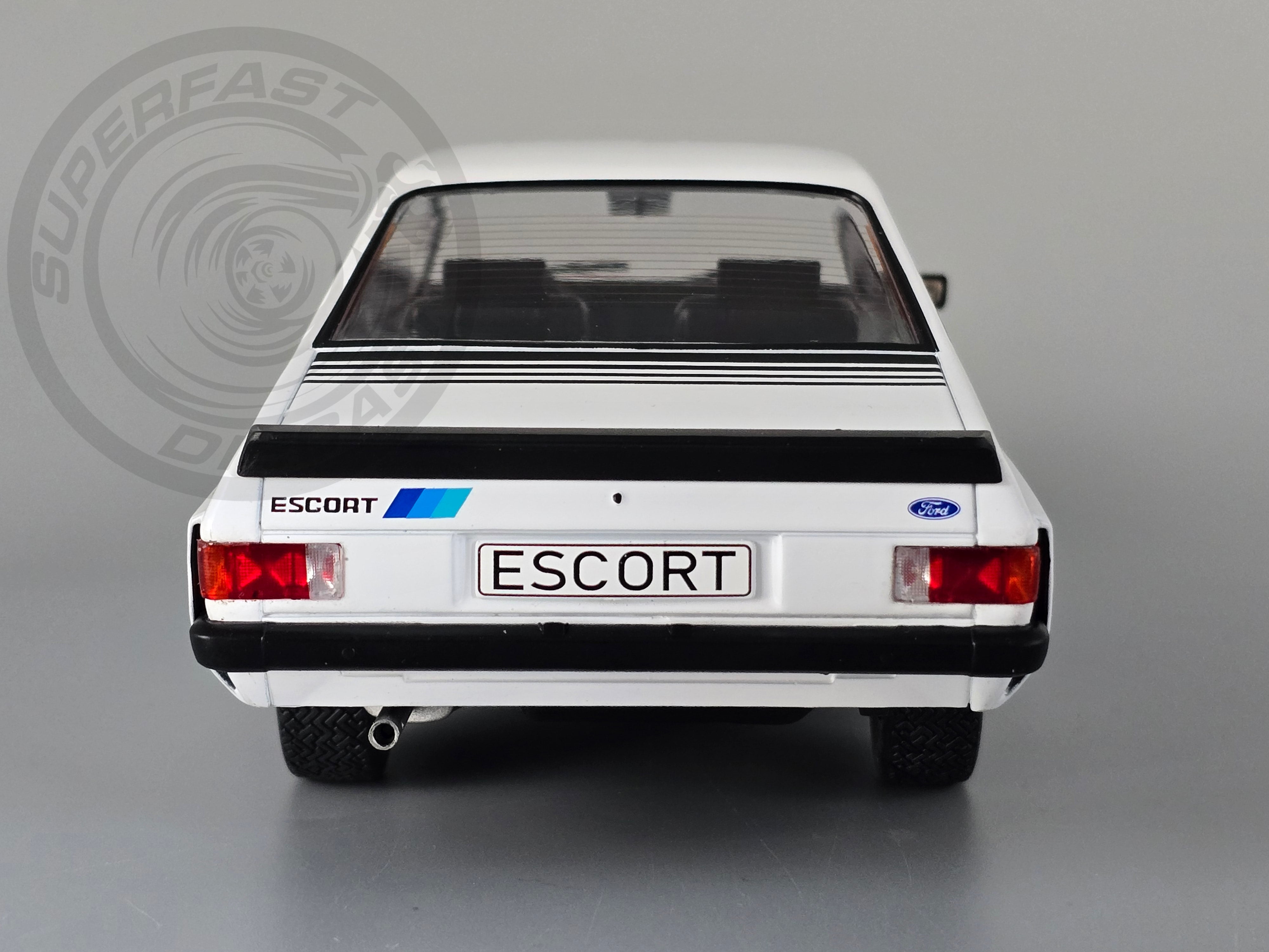 MCG 1:18 Scale Diecast - Ford Escort Mk2 RS 2000 X-Pack, White - MCG18351
