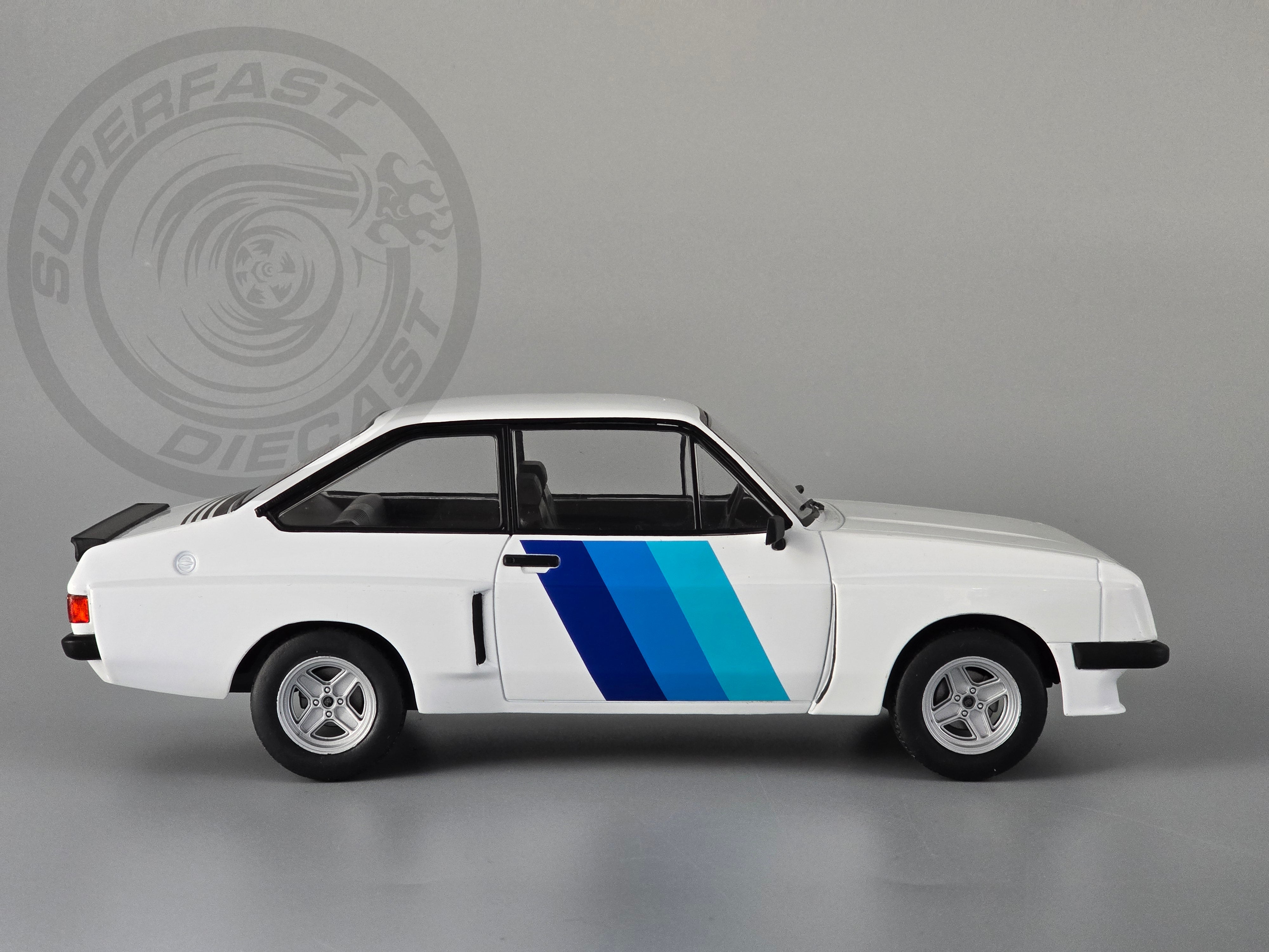 MCG 1:18 Scale Diecast - Ford Escort Mk2 RS 2000 X-Pack, White - MCG18351