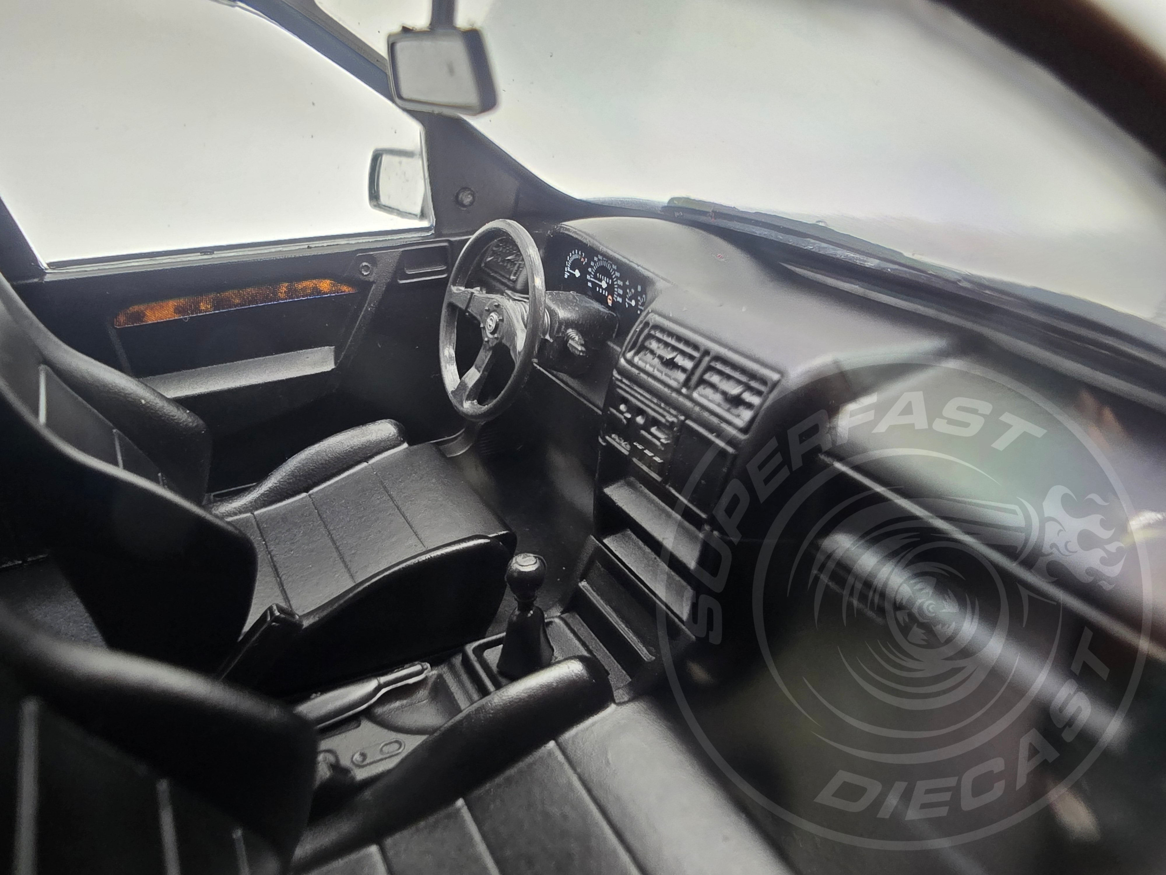 MCG 1:18 Scale Diecast - Opel Vectra A 2000, LHD, Grey - MCG18462