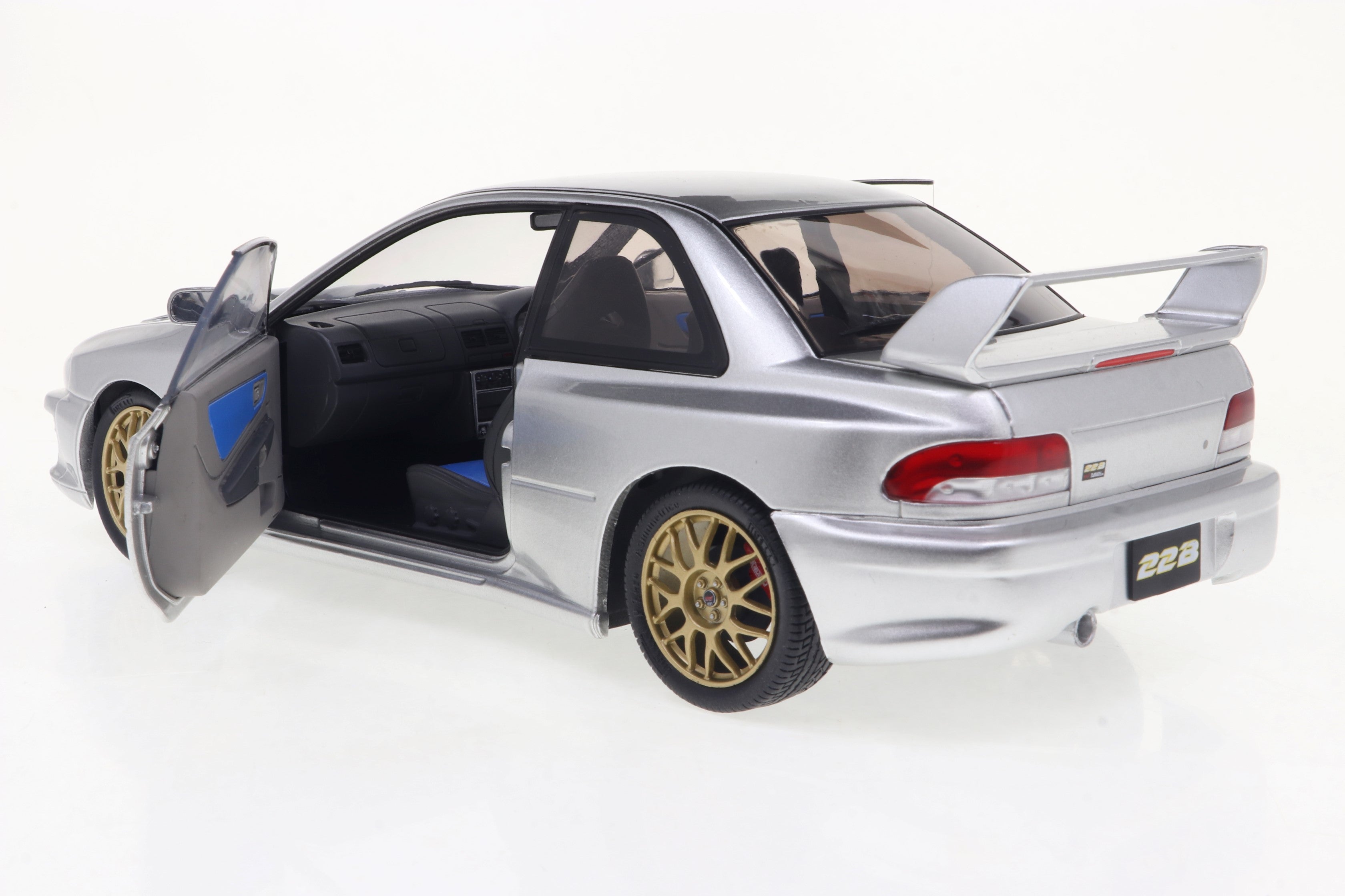 Solido 1:18 Diecast - 1988 Subaru Impreza 22B, Silver - 1807408