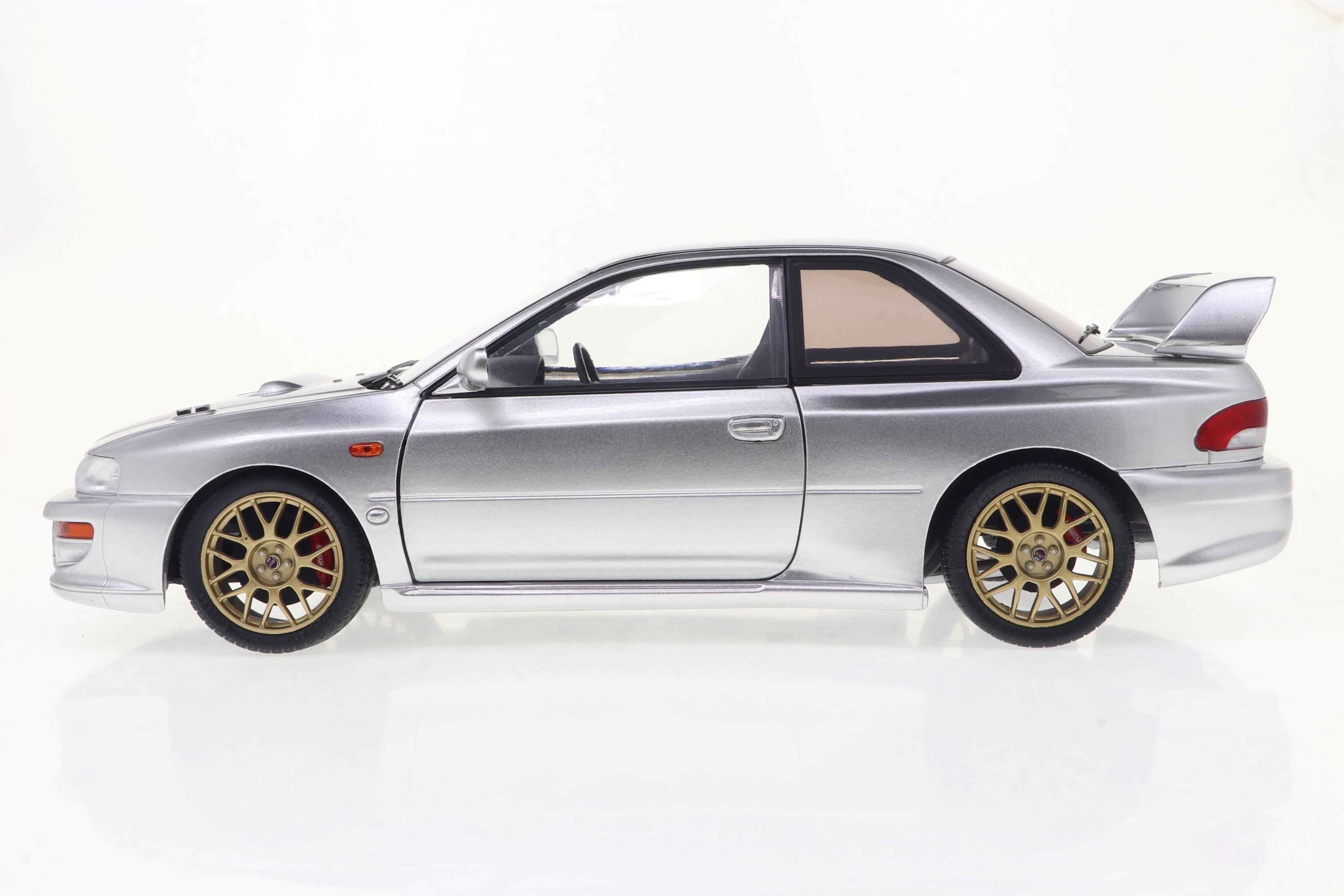 Solido 1:18 Diecast - 1988 Subaru Impreza 22B, Silver - 1807408