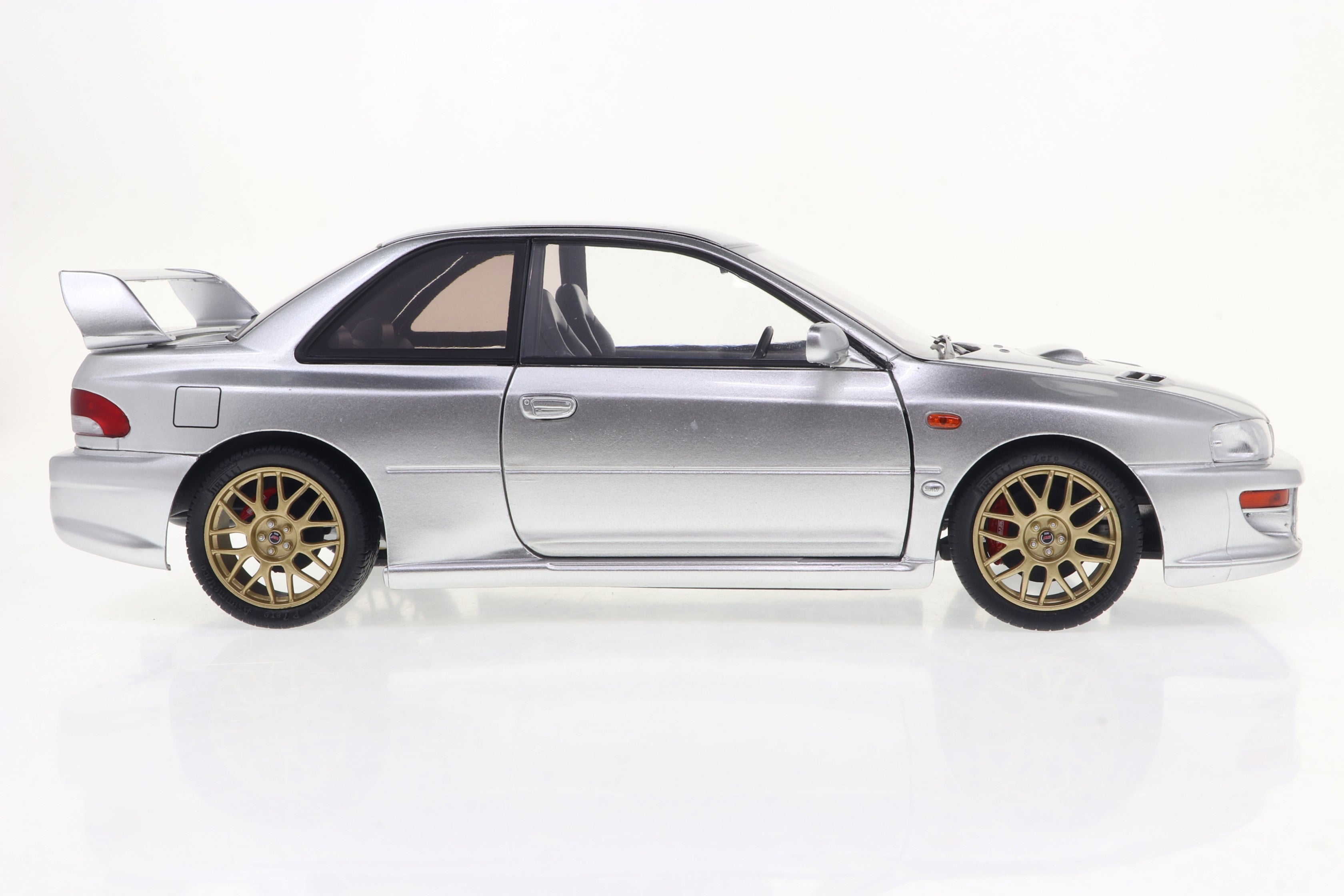 Solido 1:18 Diecast - 1988 Subaru Impreza 22B, Silver - 1807408