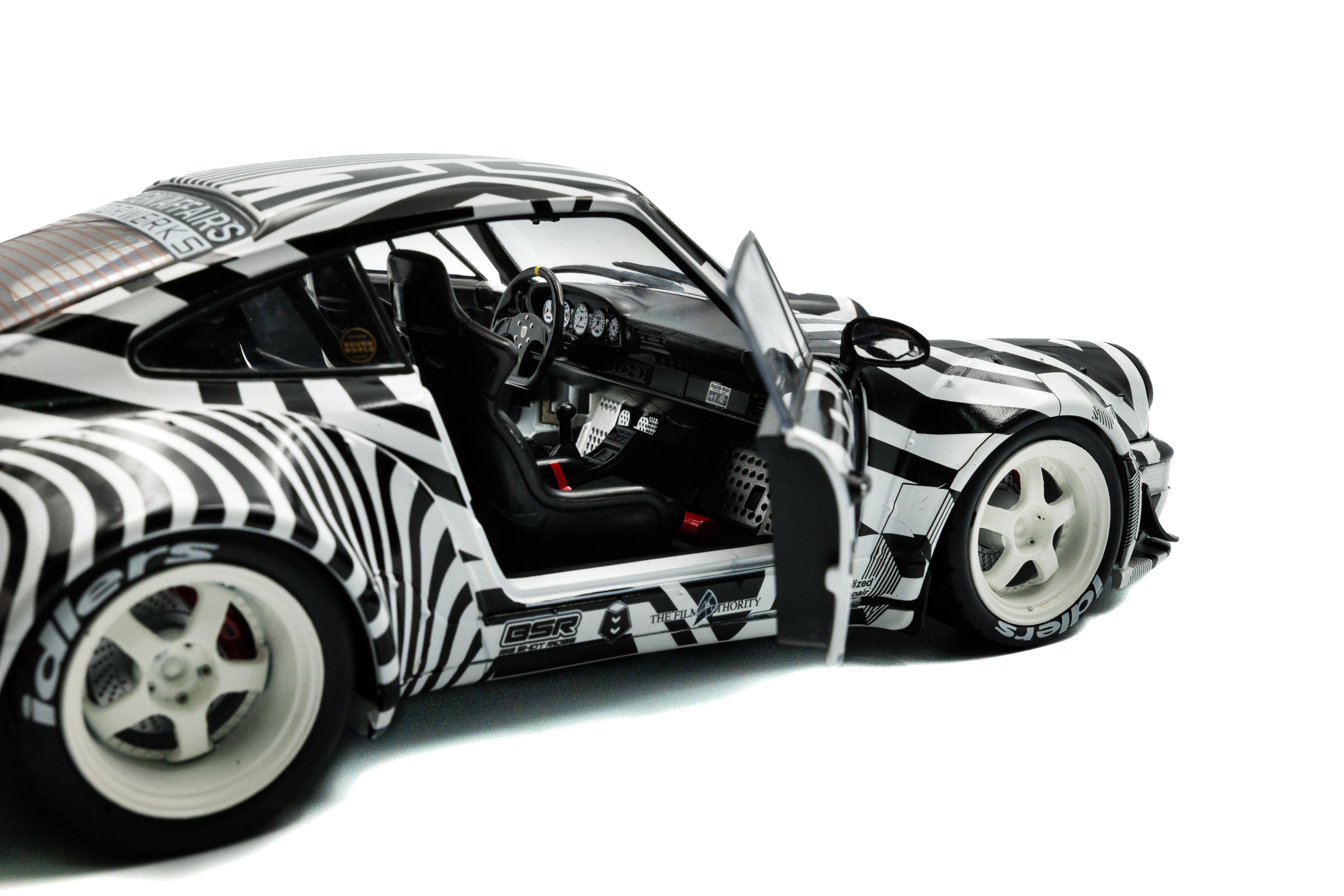 Solido 1:18 Diecast - 2022 Porsche 911 RWB Bodykit 'The Zebra' Camouflage - S1807513