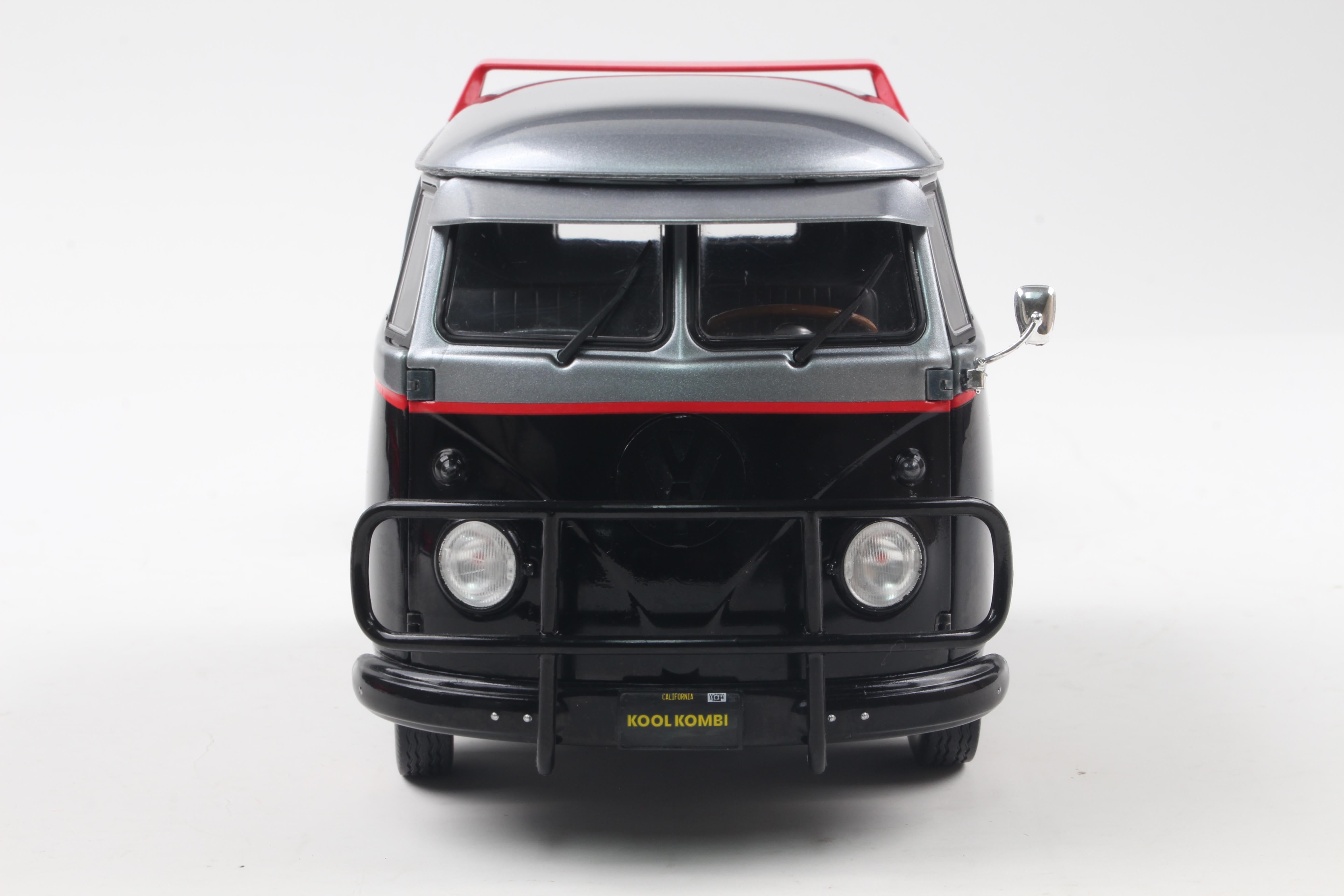 Solido 1:18 Diecast - 1950 Volkswagen T1 Cool Kombi Sport with Trailer - A Team, Black/Silver - S1810903