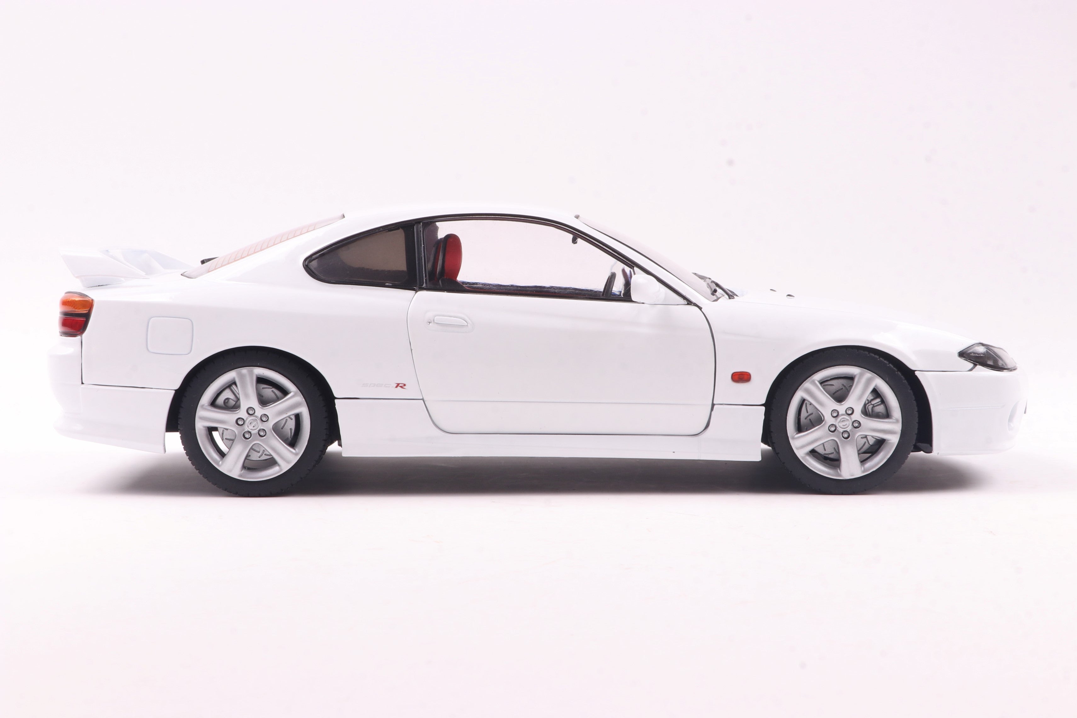 Solido 1:18 Diecast - 1999 Nissan Silvia S15 Spec-R Aero, Aspen White - S1812201