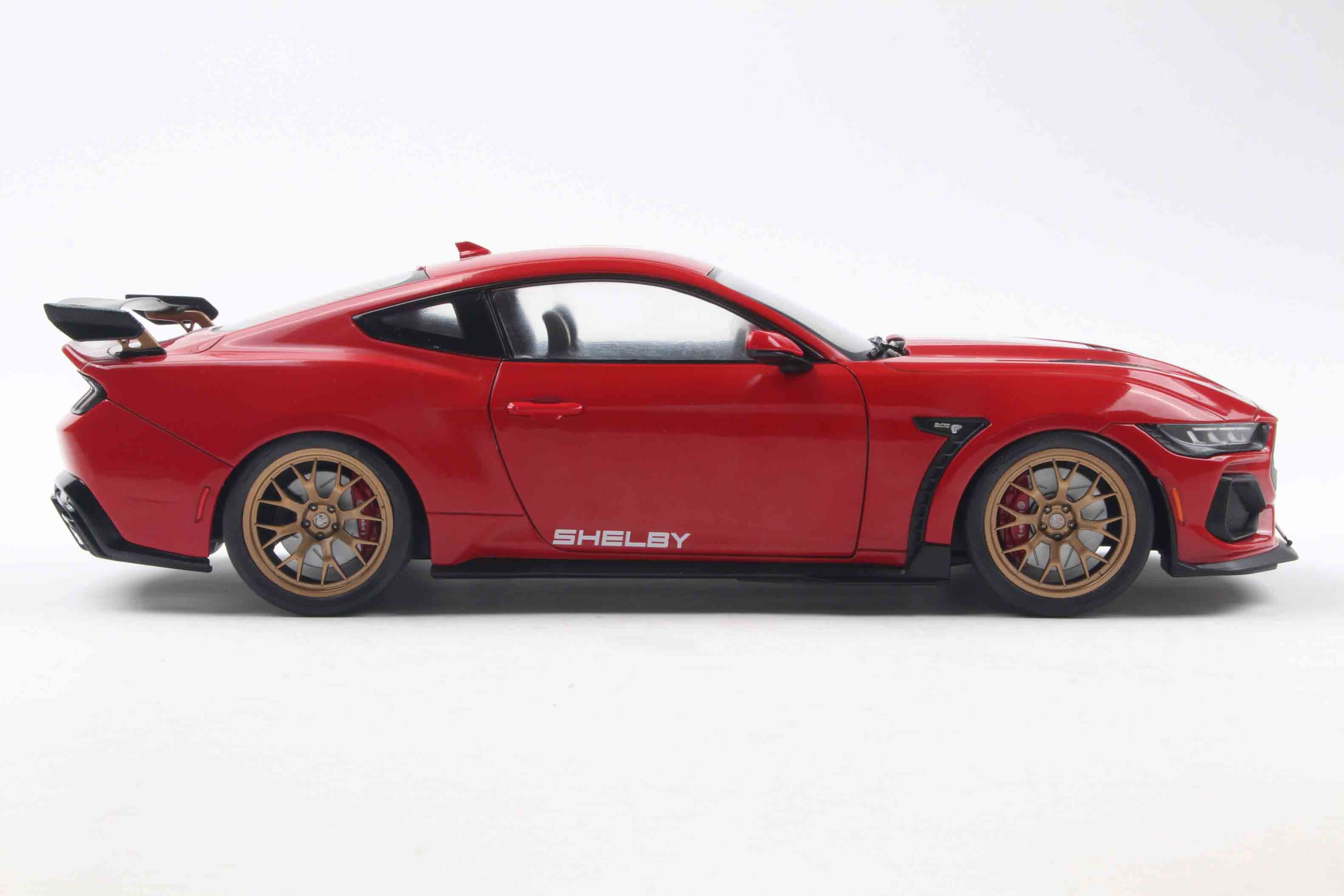 Solido 1:18 Diecast - 2025 Ford Mustang Shelby Super Snake Coupe, Red/White - S1813801
