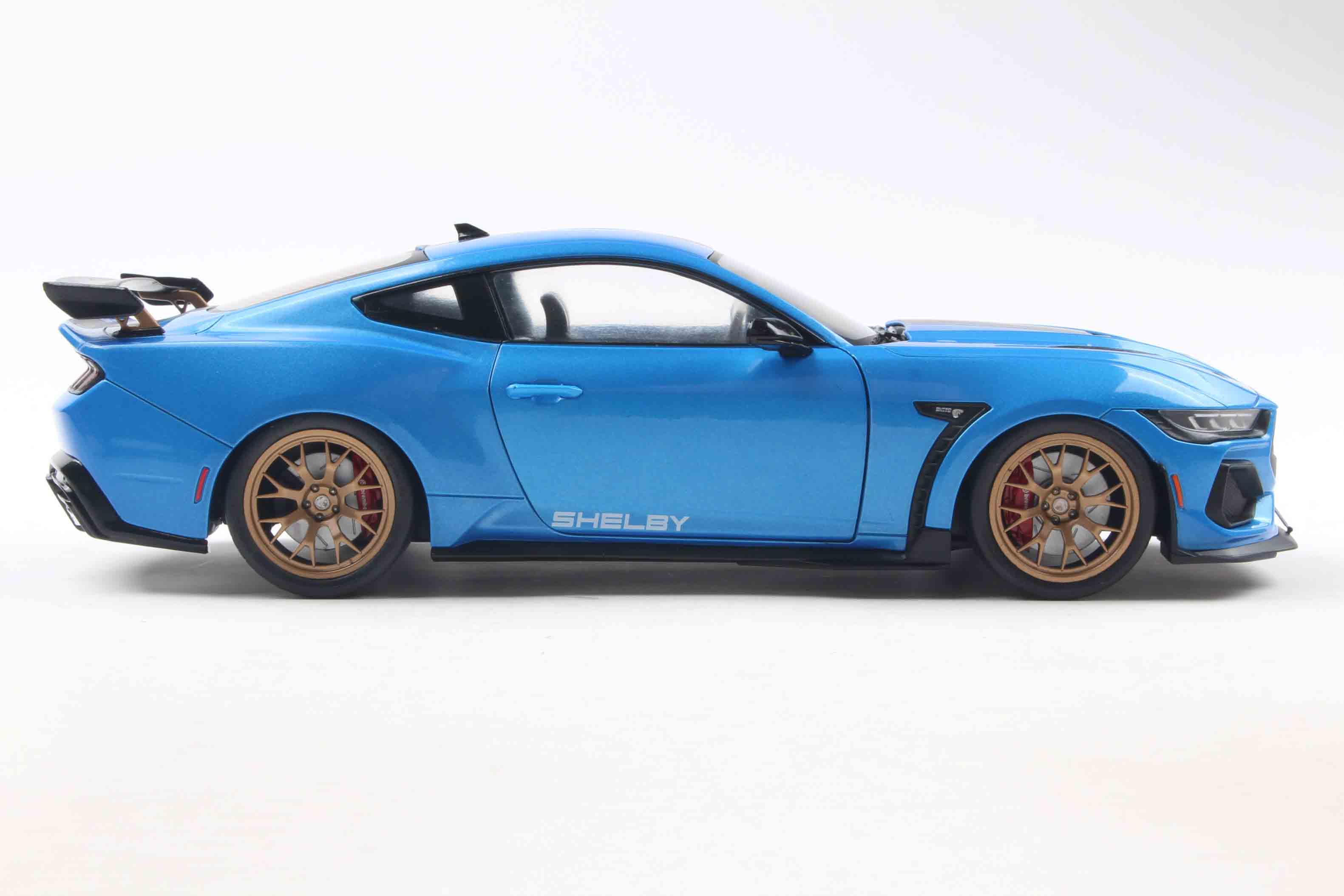 Solido 1:18 Diecast - 2025 Ford Mustang Shelby Super Snake Coupe, Blue Metallic/Black - S1813802